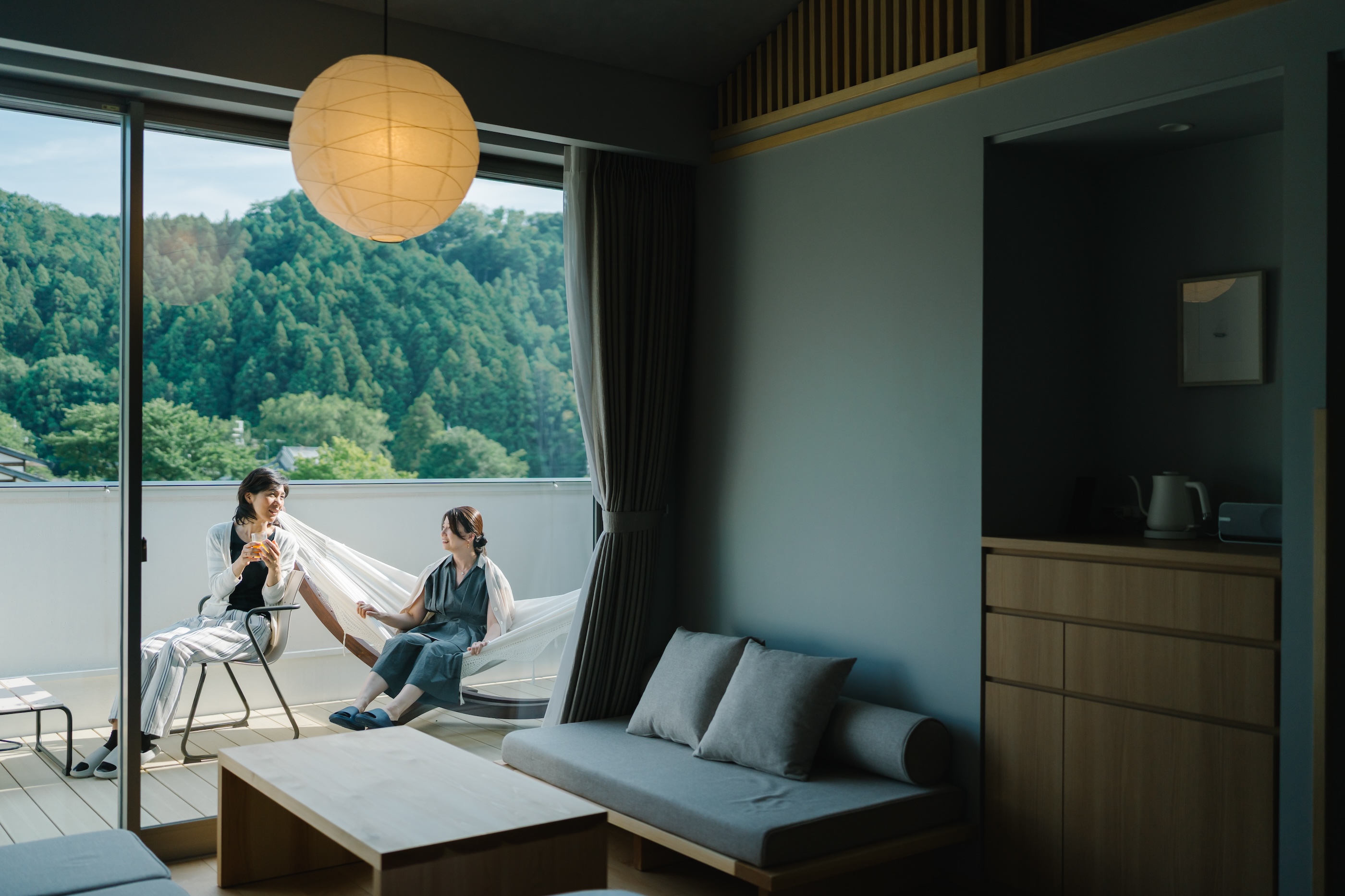 自然に囲まれて過ごすテラス