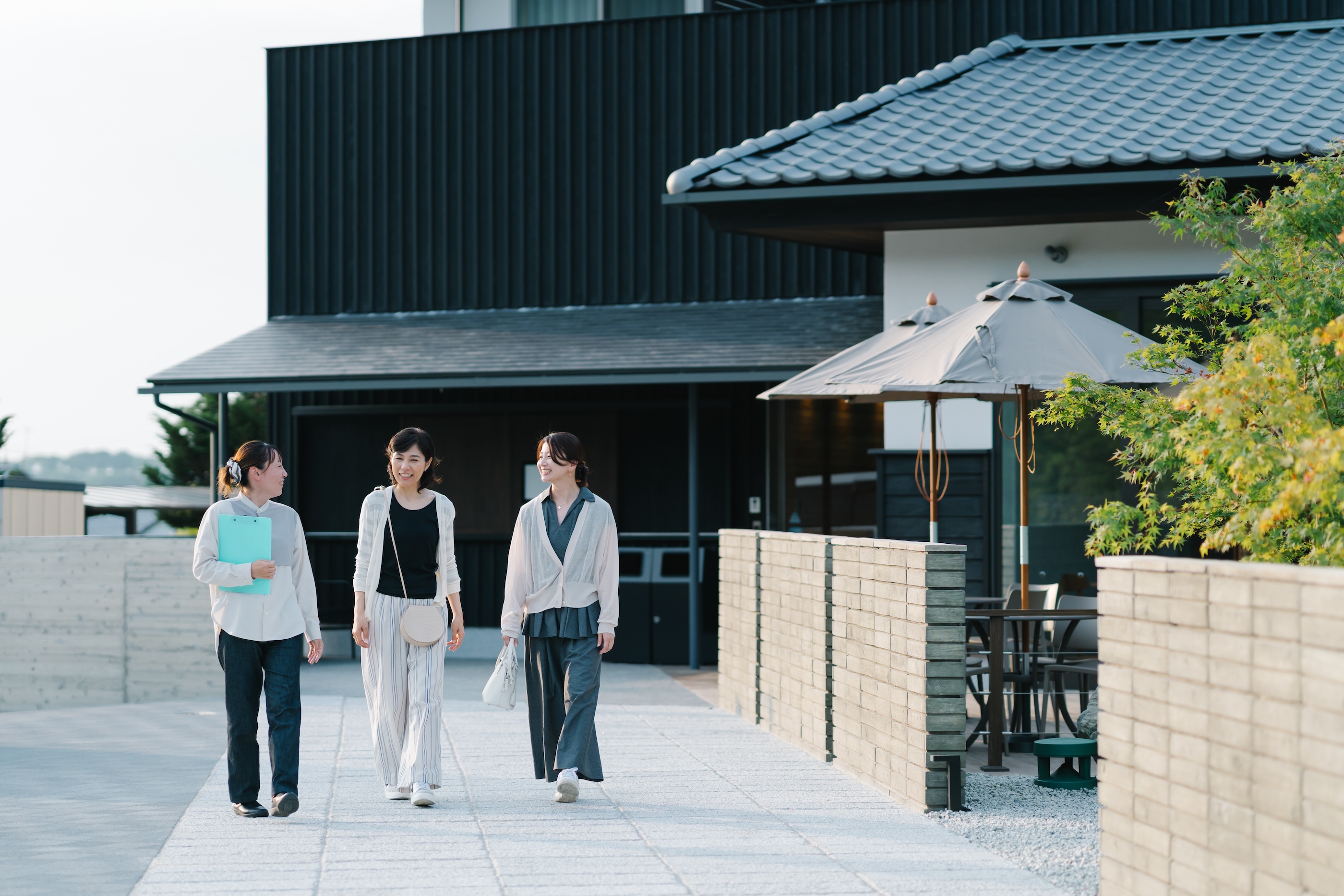 明日香村ガイドのスタッフと巡る朝さんぽ