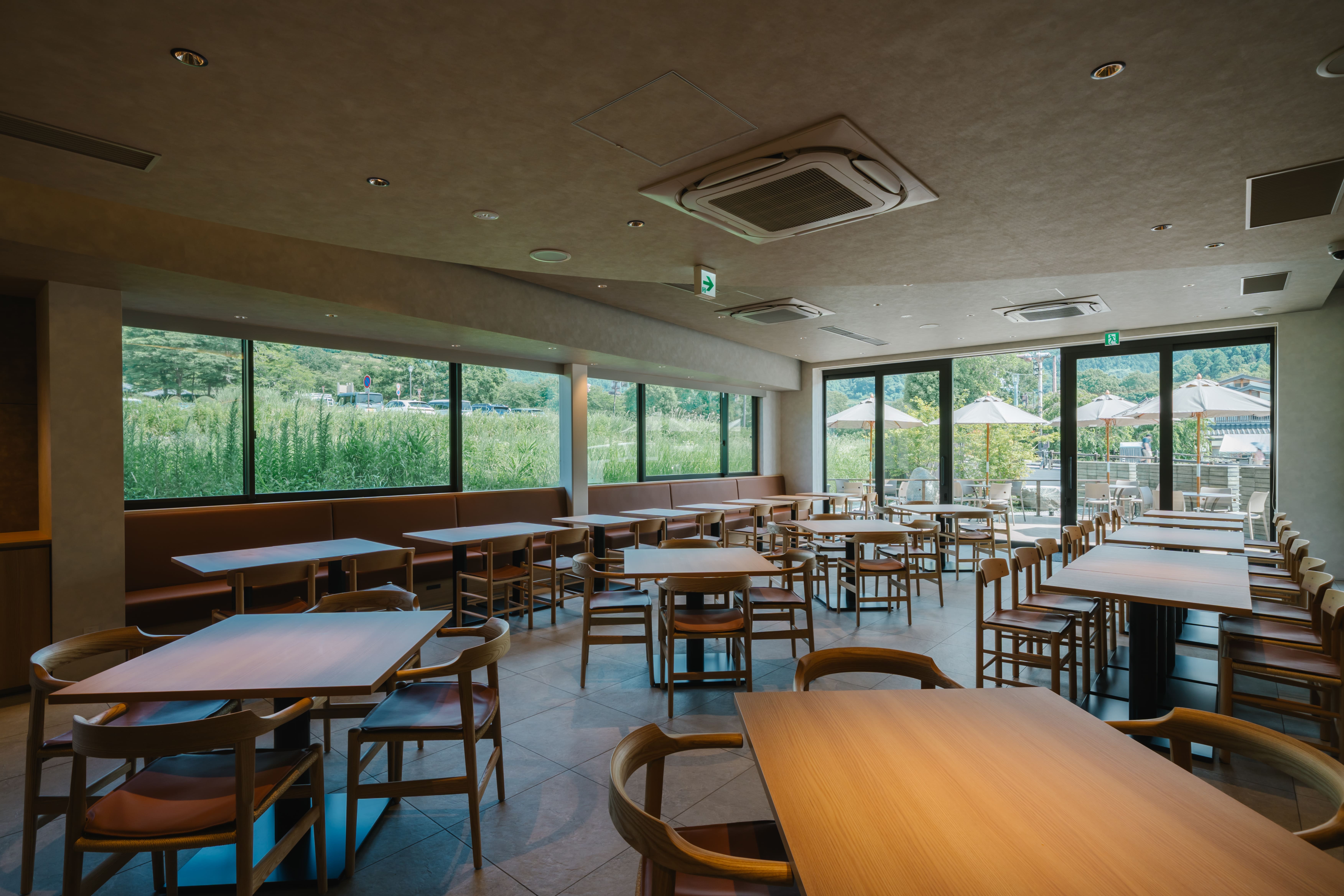 【レストラン】明日香村の風景を楽しめる空間