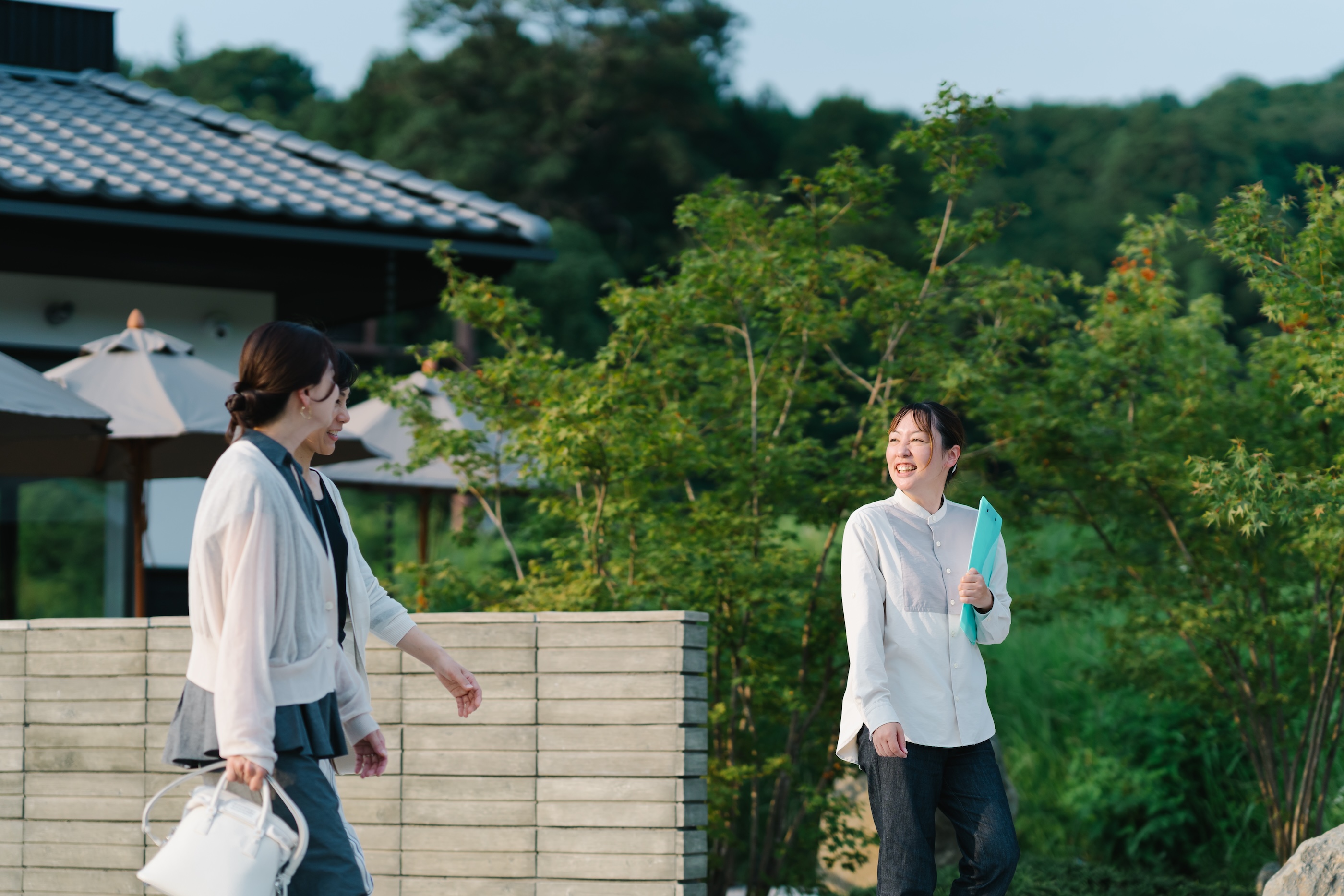 明日香村ガイドのスタッフと巡る朝さんぽ