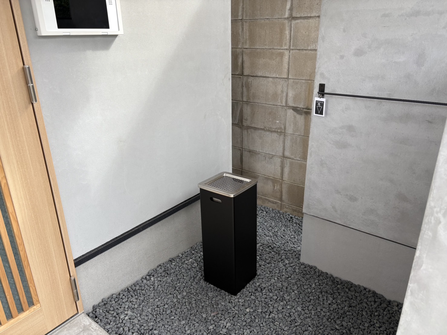 玄関横　喫煙スペース