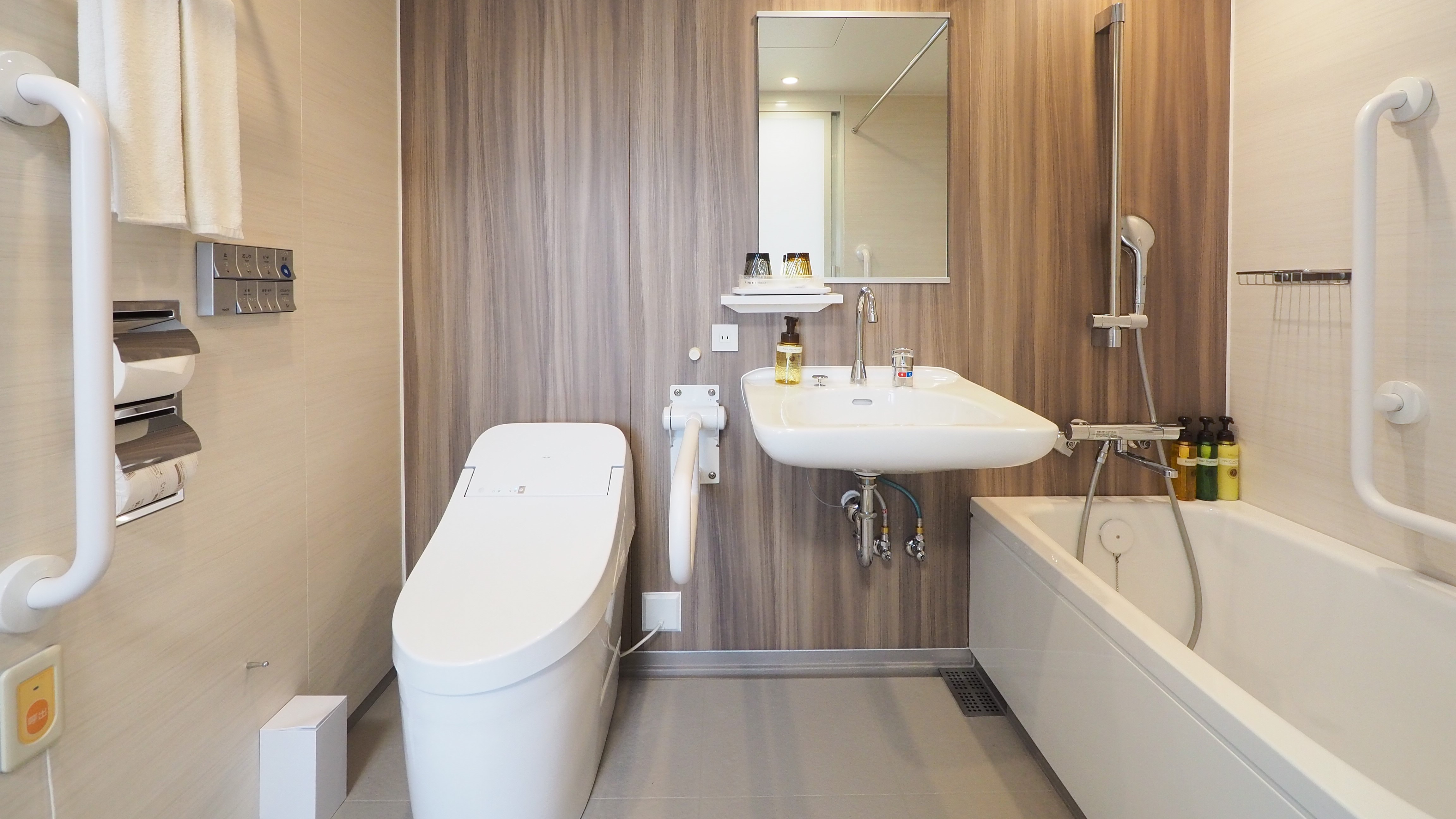 ユニバーサルルーム　バスルーム