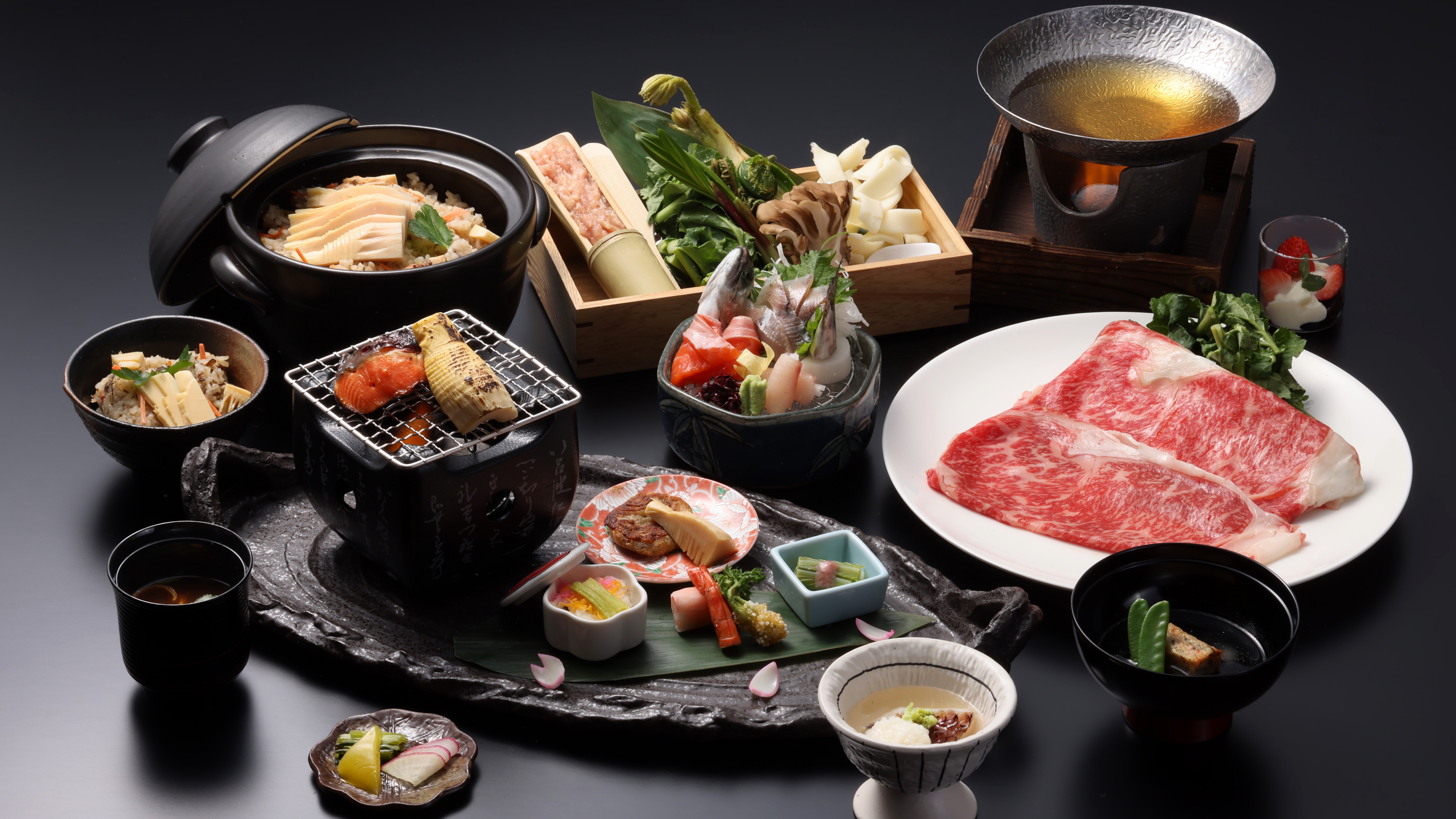 【春の特選会席】 筍とふきのとうの炭火焼き餅と、赤城牛・赤城鶏の山菜つみれ鍋コース