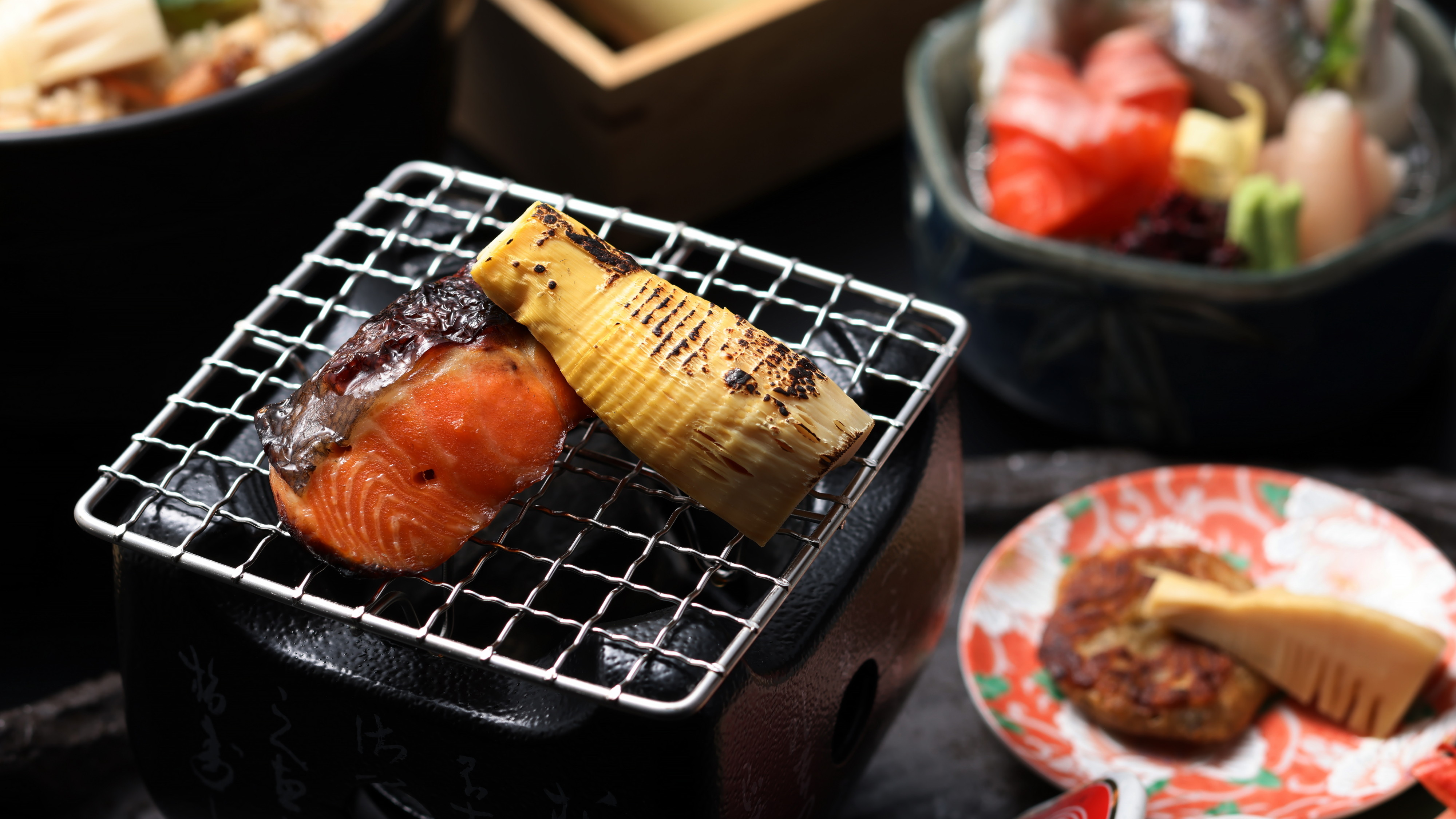 【春の特選会席】 筍とふきのとうの炭火焼き餅と、赤城牛・赤城鶏の山菜つみれ鍋コース