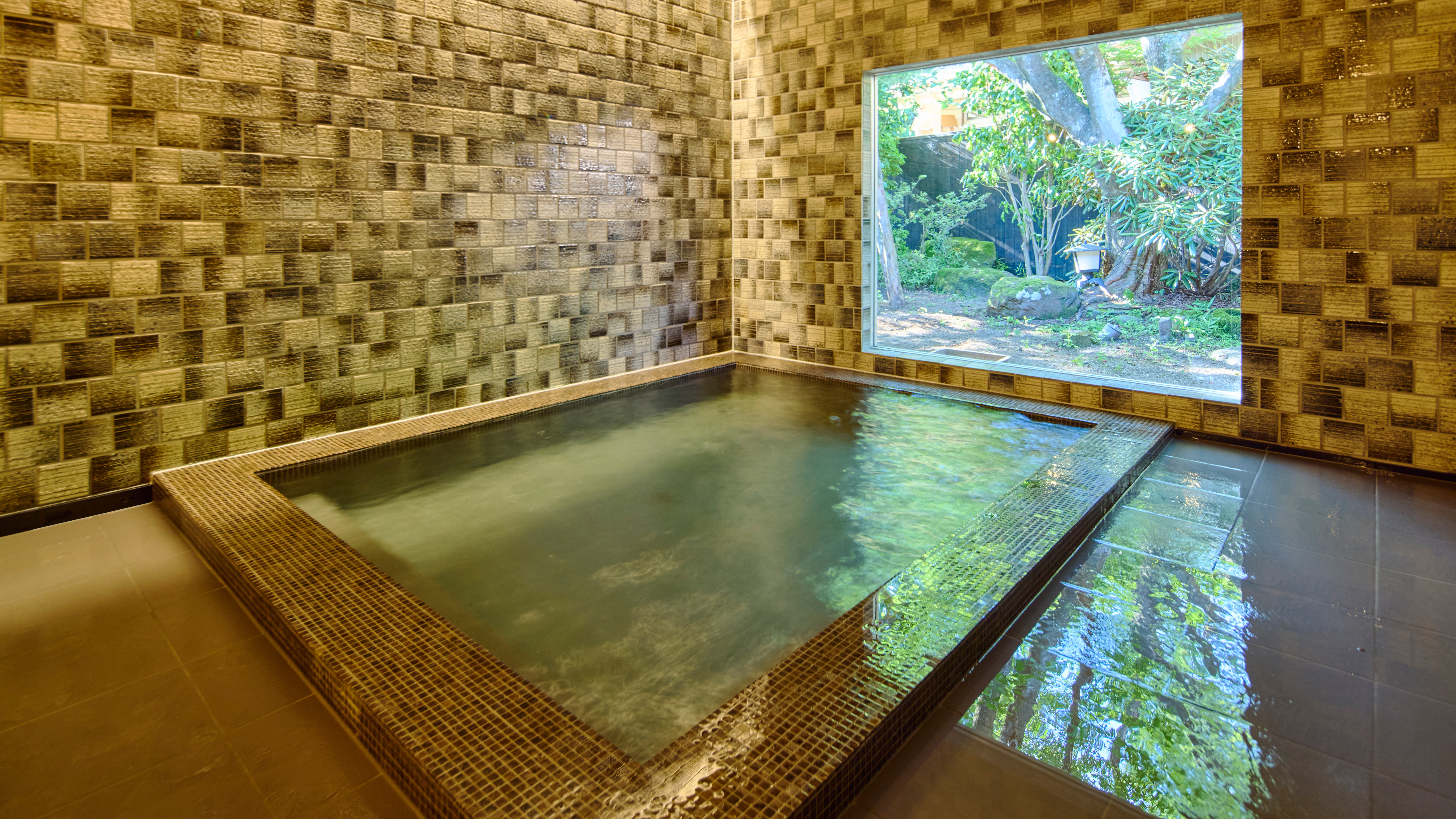 内風呂　【咲静の湯（さきしずかのゆ）】