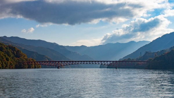 【草木湖】車 約50分