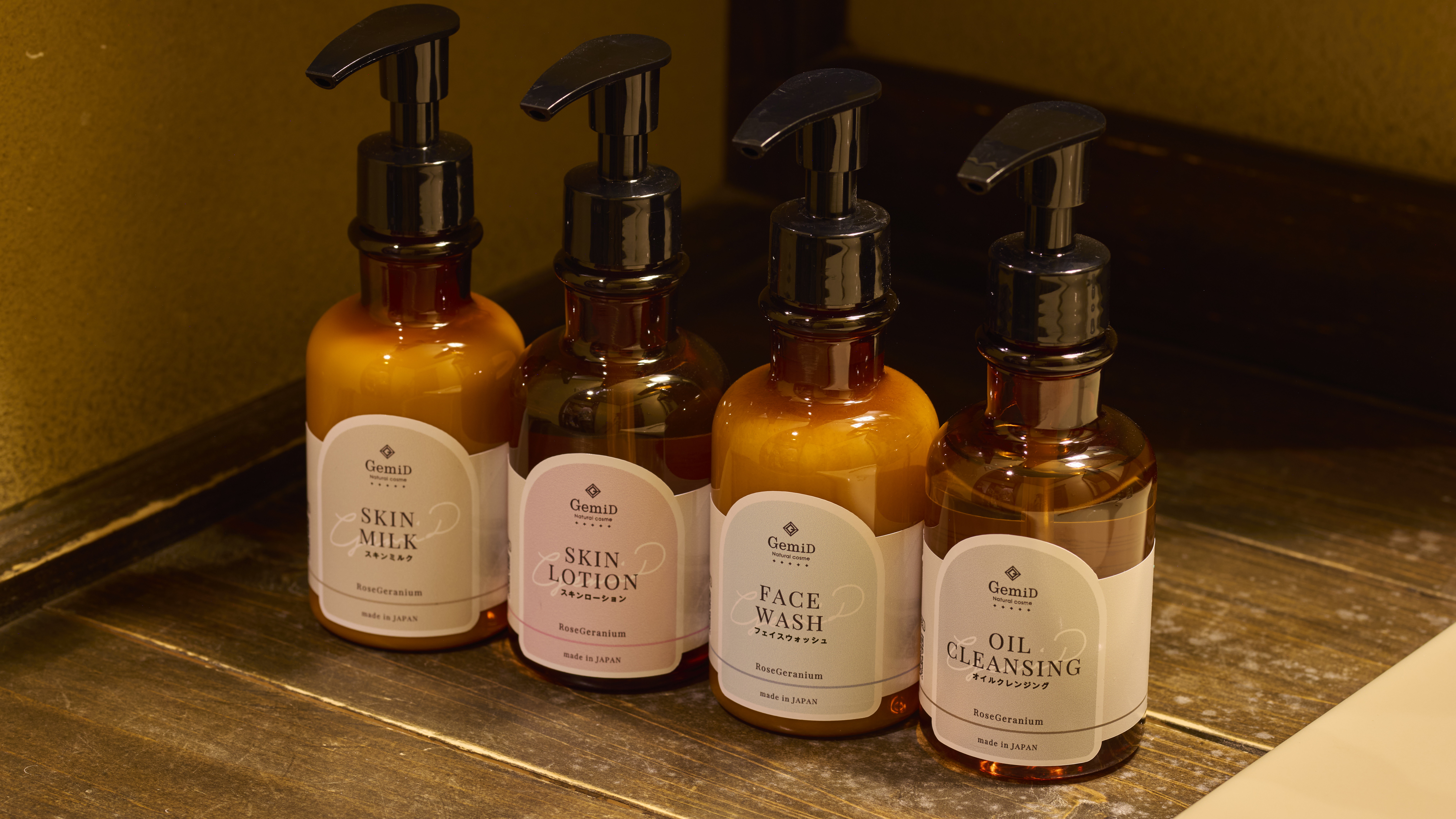 クレンジングオイルやスキンケア用品もご用意しております