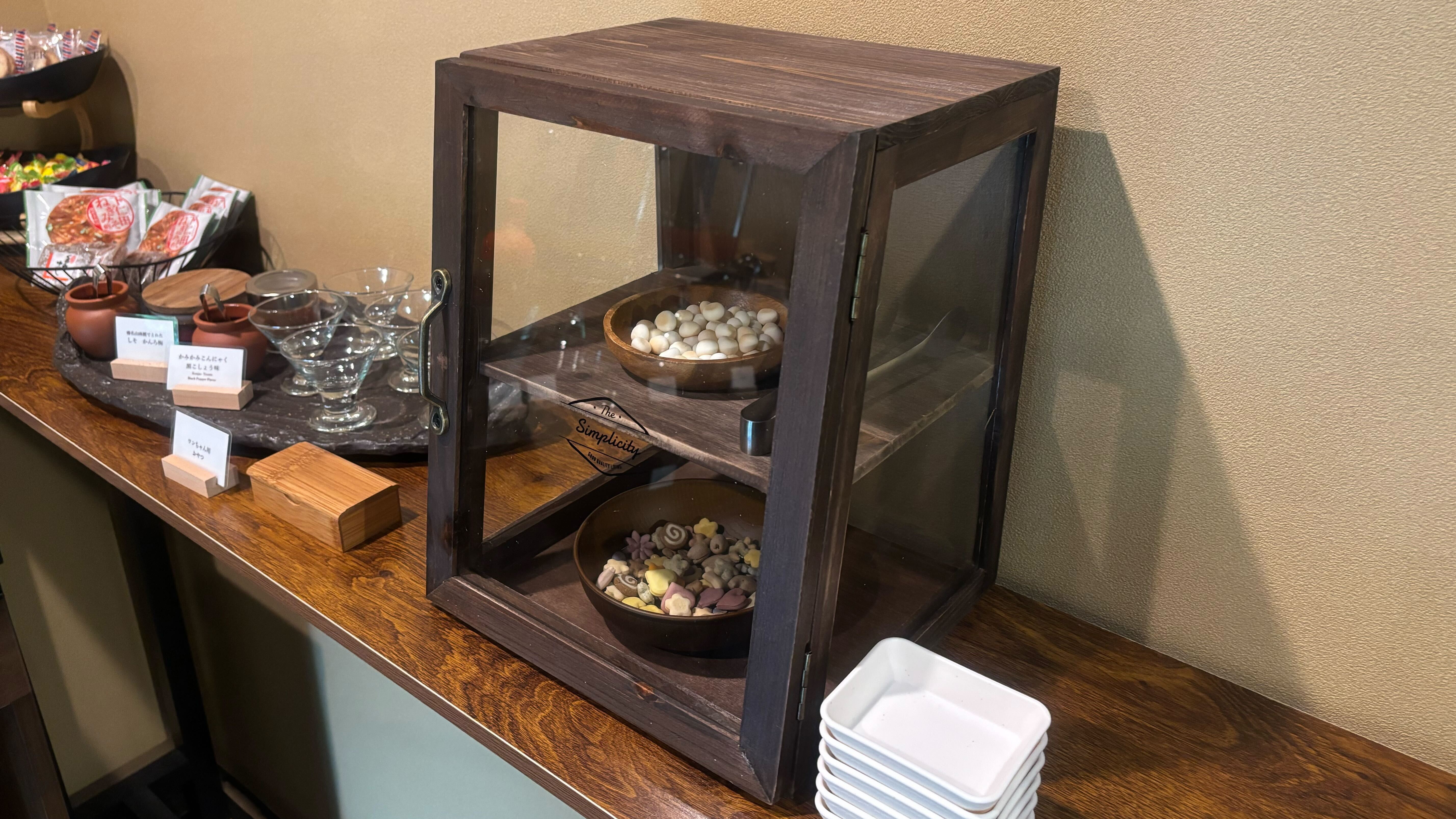 ロビーラウンジのわんちゃん用おやつ（一例）