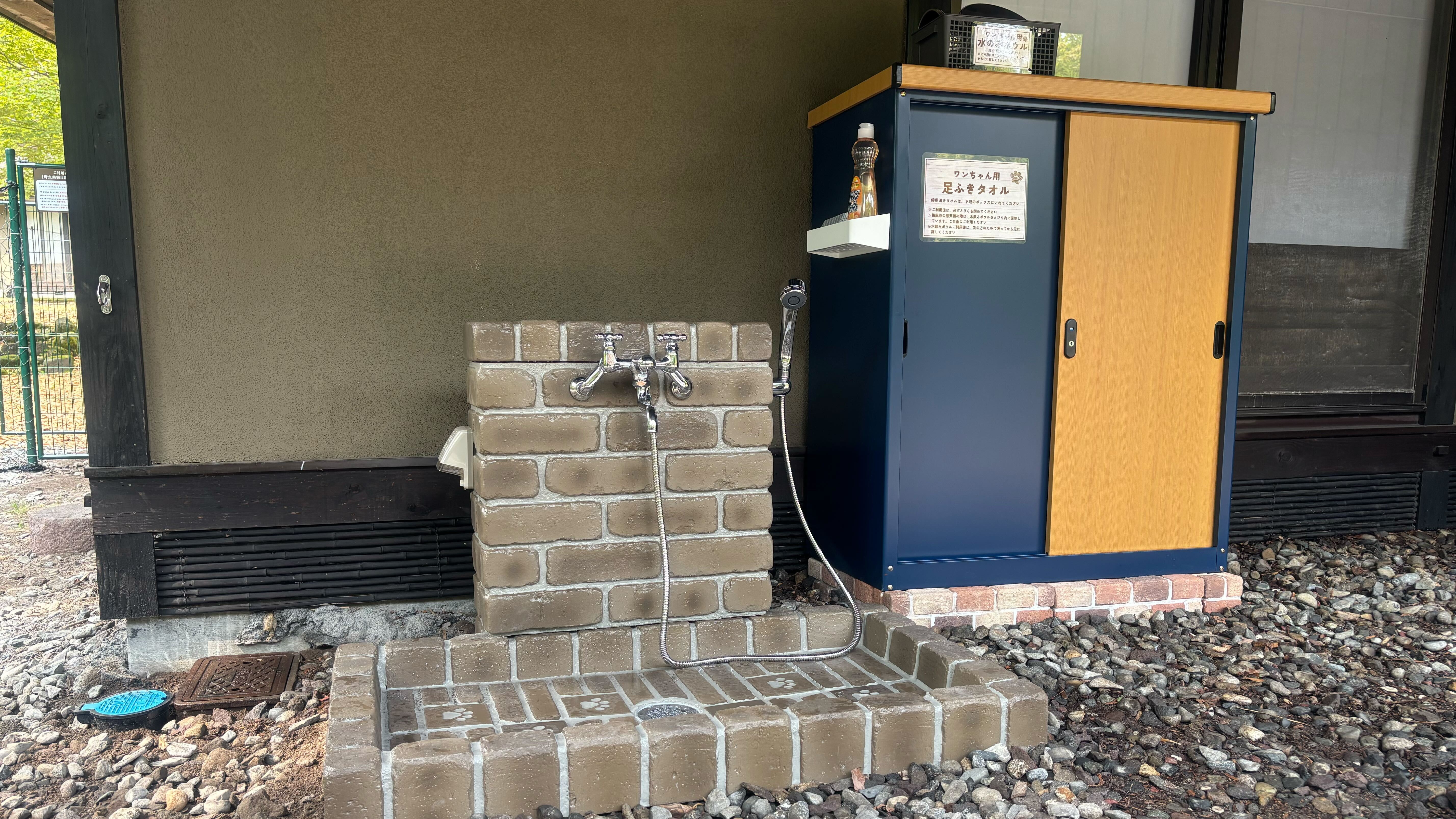 エントランス付近には足洗い場をご用意