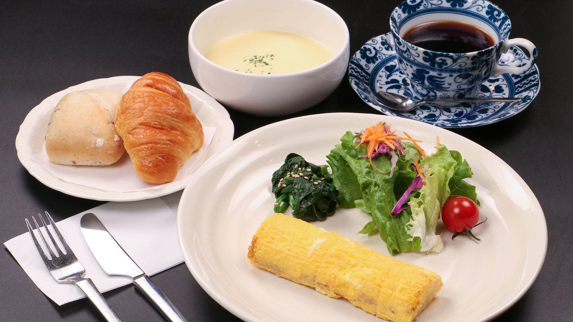 朝食はパン・ごはん・フレンチトーストの中から好きな主食をお選びいただけます♪