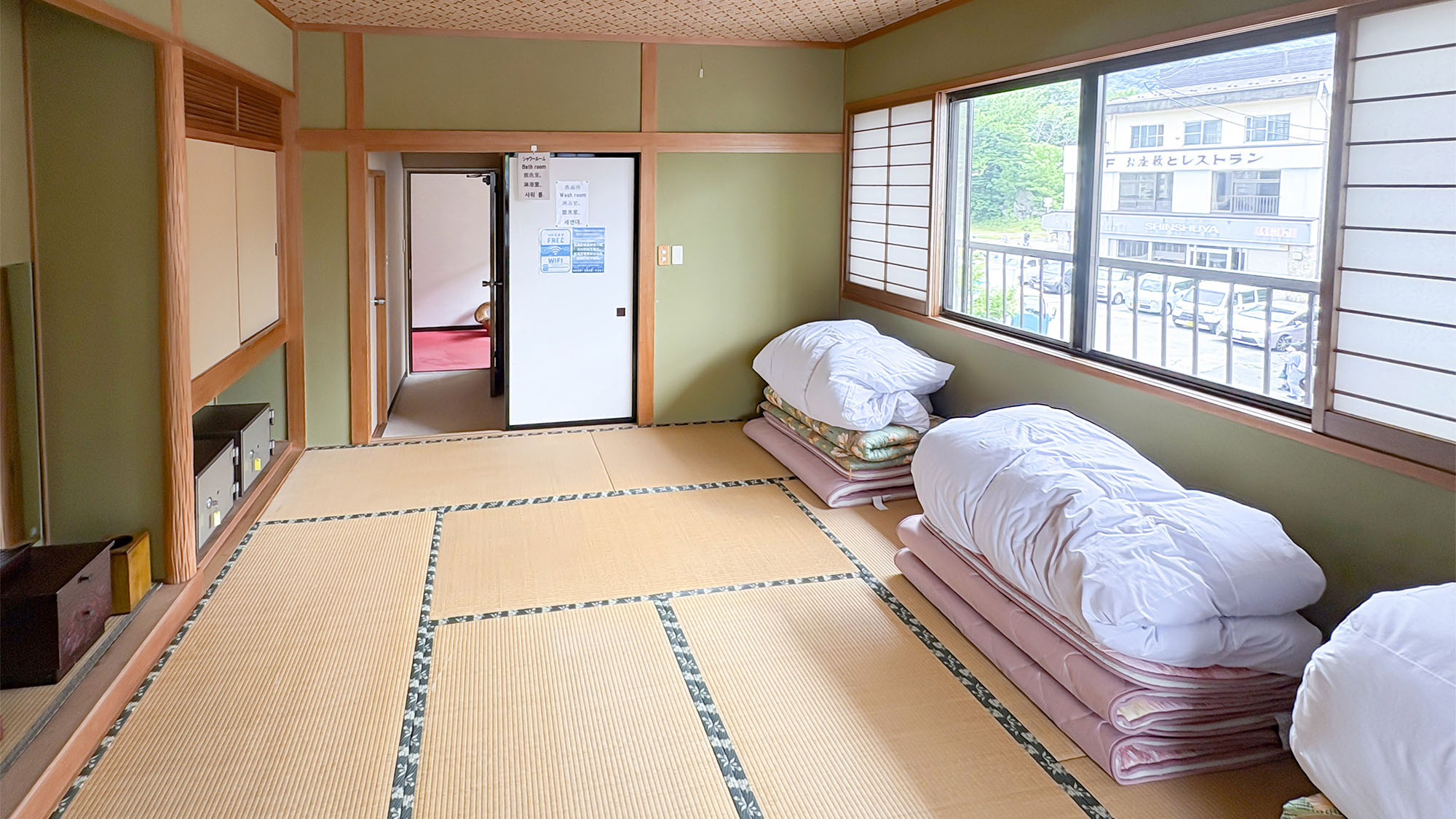 ・【和室10畳】最大4名まで宿泊が可能。ご家族やグループ利用におすすめ