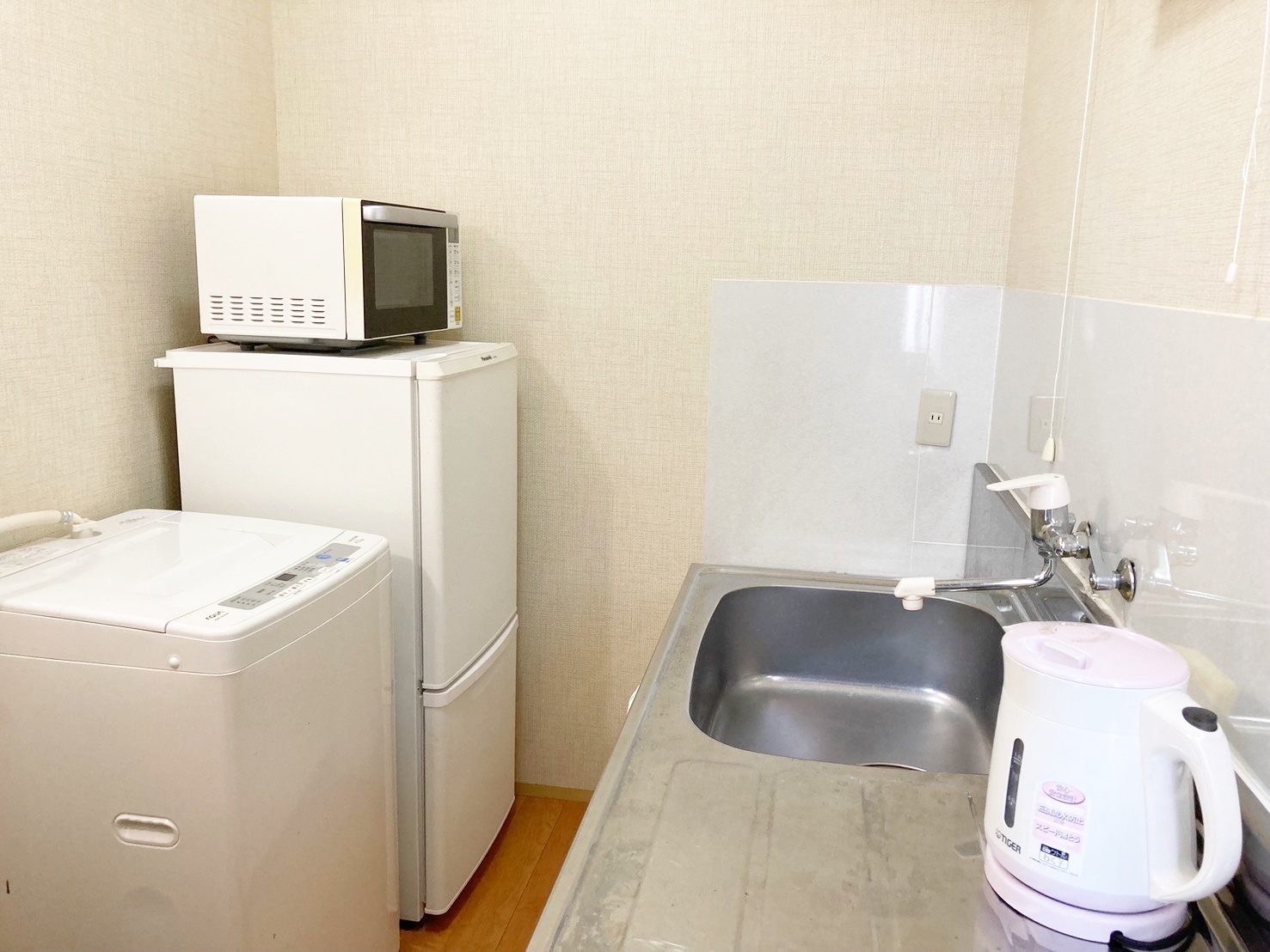 【201】お部屋備品（冷蔵庫・洗濯機・洗面台・流し台・ケトル）