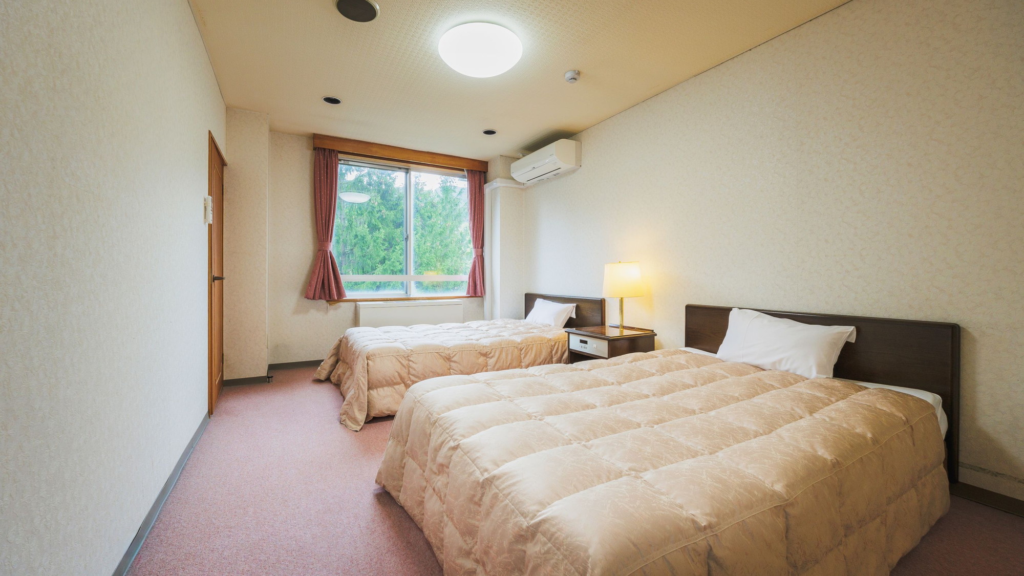 【デラックス和洋室】和の和みと、洋の機能性を兼ね備えたデラックスタイプの和洋室。