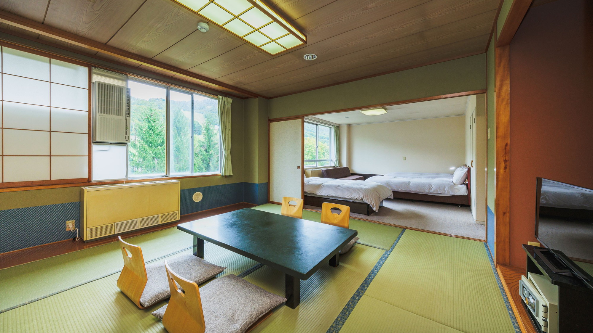 【デラックス和洋室】和の和みと、洋の機能性を兼ね備えたデラックスタイプの和洋室。