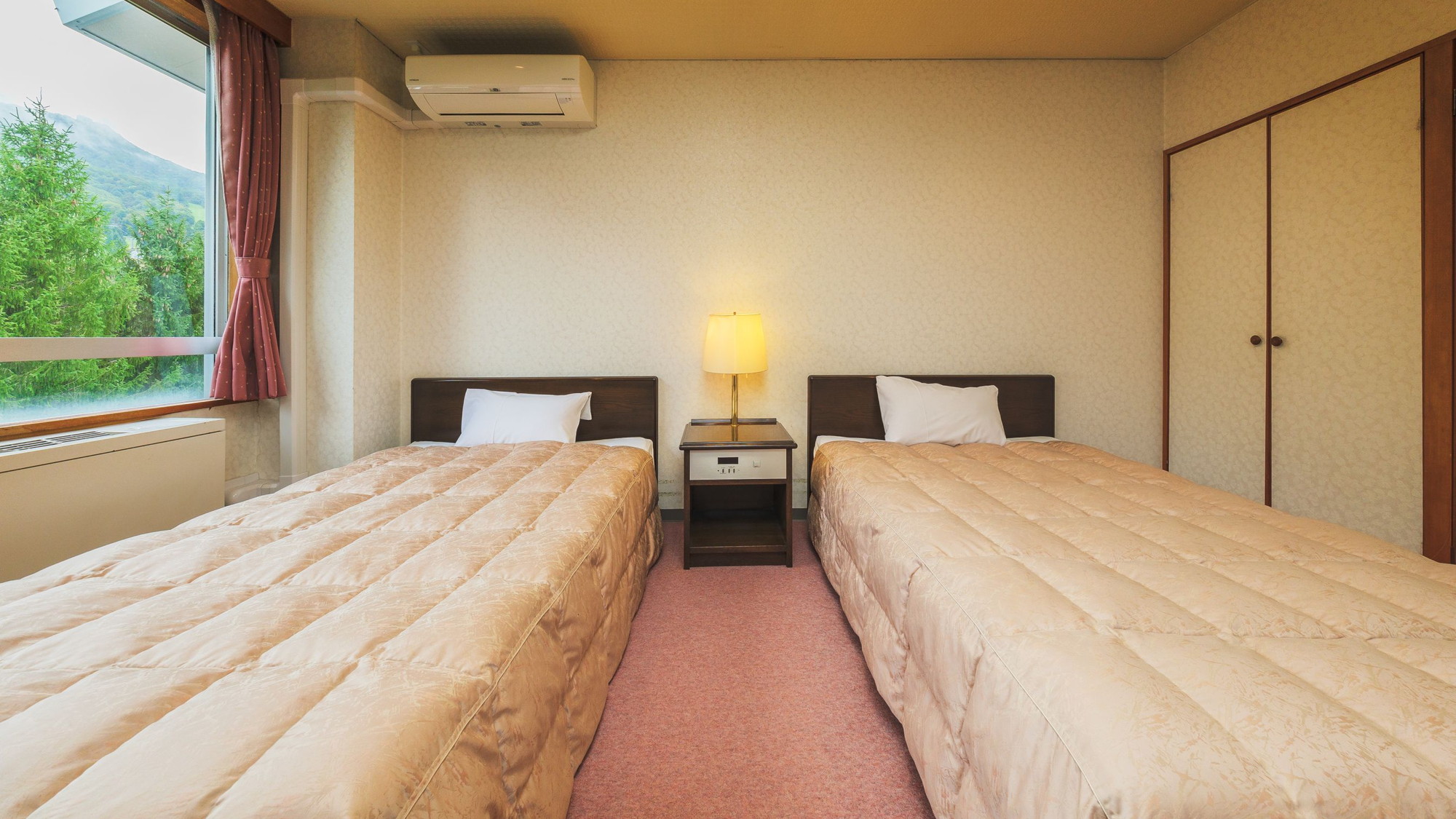 【デラックス和洋室】和の和みと、洋の機能性を兼ね備えたデラックスタイプの和洋室。