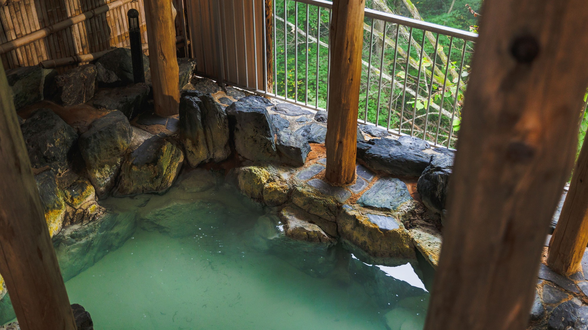 【露天風呂】乳白色の蔵王温泉&ldquo;源泉掛け流し&rdquo;極上の湯