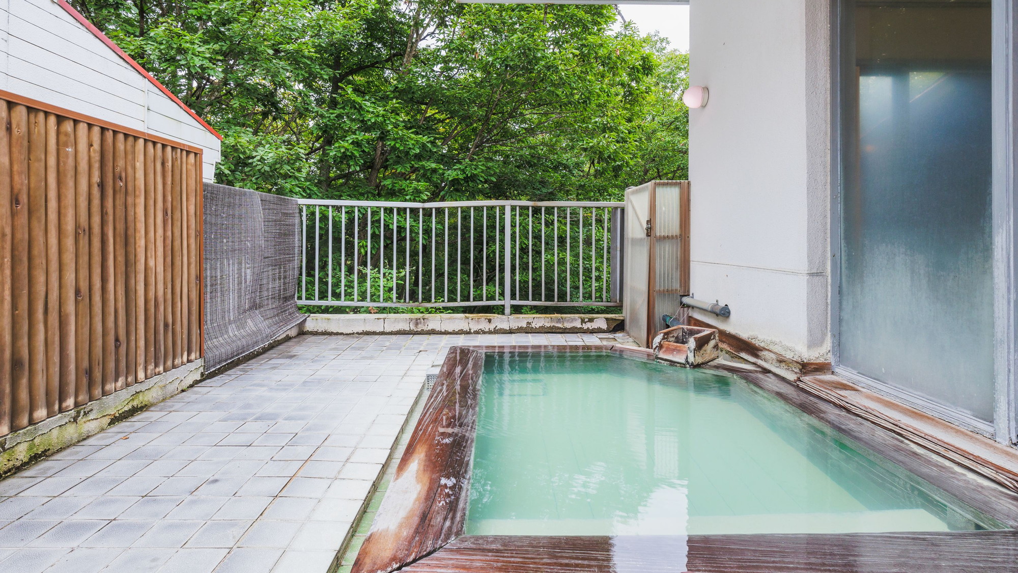 乳白色の蔵王温泉&ldquo;源泉掛け流し&rdquo;極上の湯。