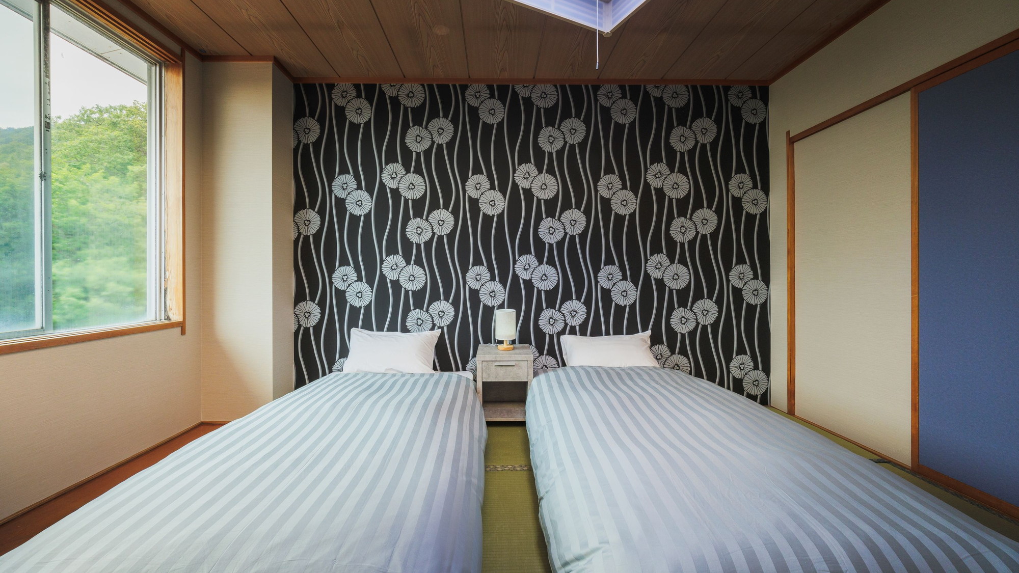 【倶楽部ルーム 和室ベッド8畳】機能的な設備と、広々とした空間の中でゆったりとお寛ぎ下さい。