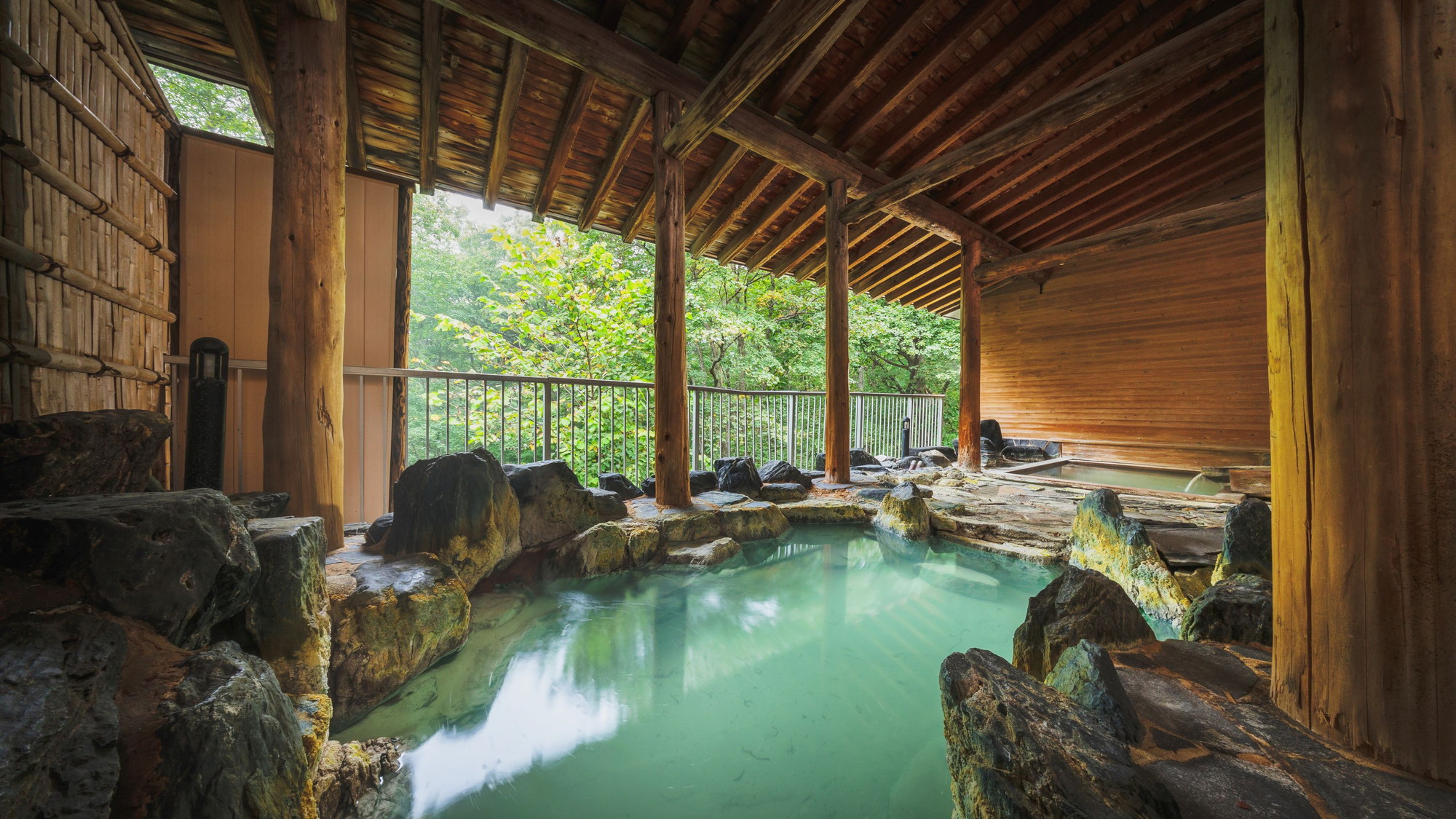 【露天風呂】乳白色の蔵王温泉&ldquo;源泉掛け流し&rdquo;極上の湯