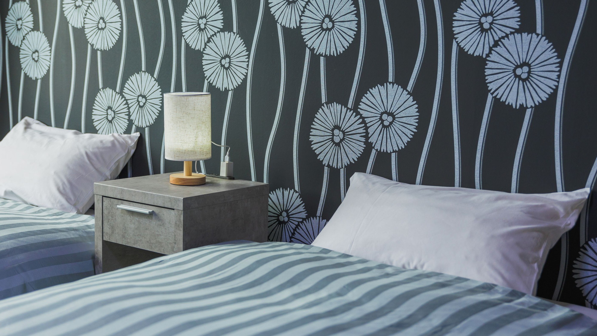 【倶楽部ルーム 和室ベッド8畳】機能的な設備と、広々とした空間の中でゆったりとお寛ぎ下さい。