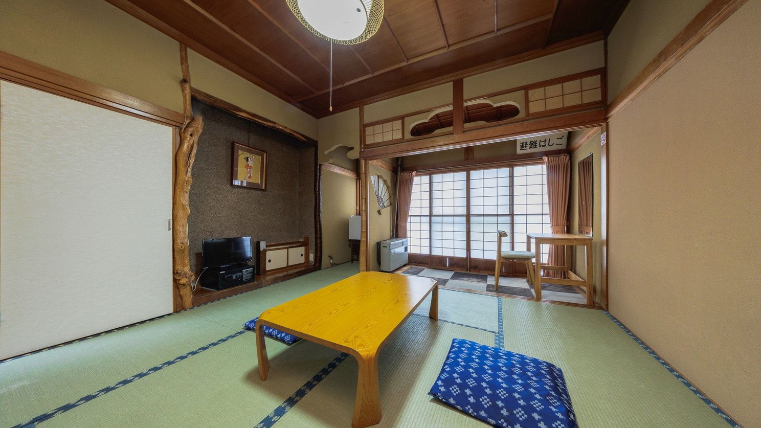 【和室8畳・46平米・定員4名】蔵王の四季を眺めながら、和の雰囲気の中でゆったり寛ぐ。