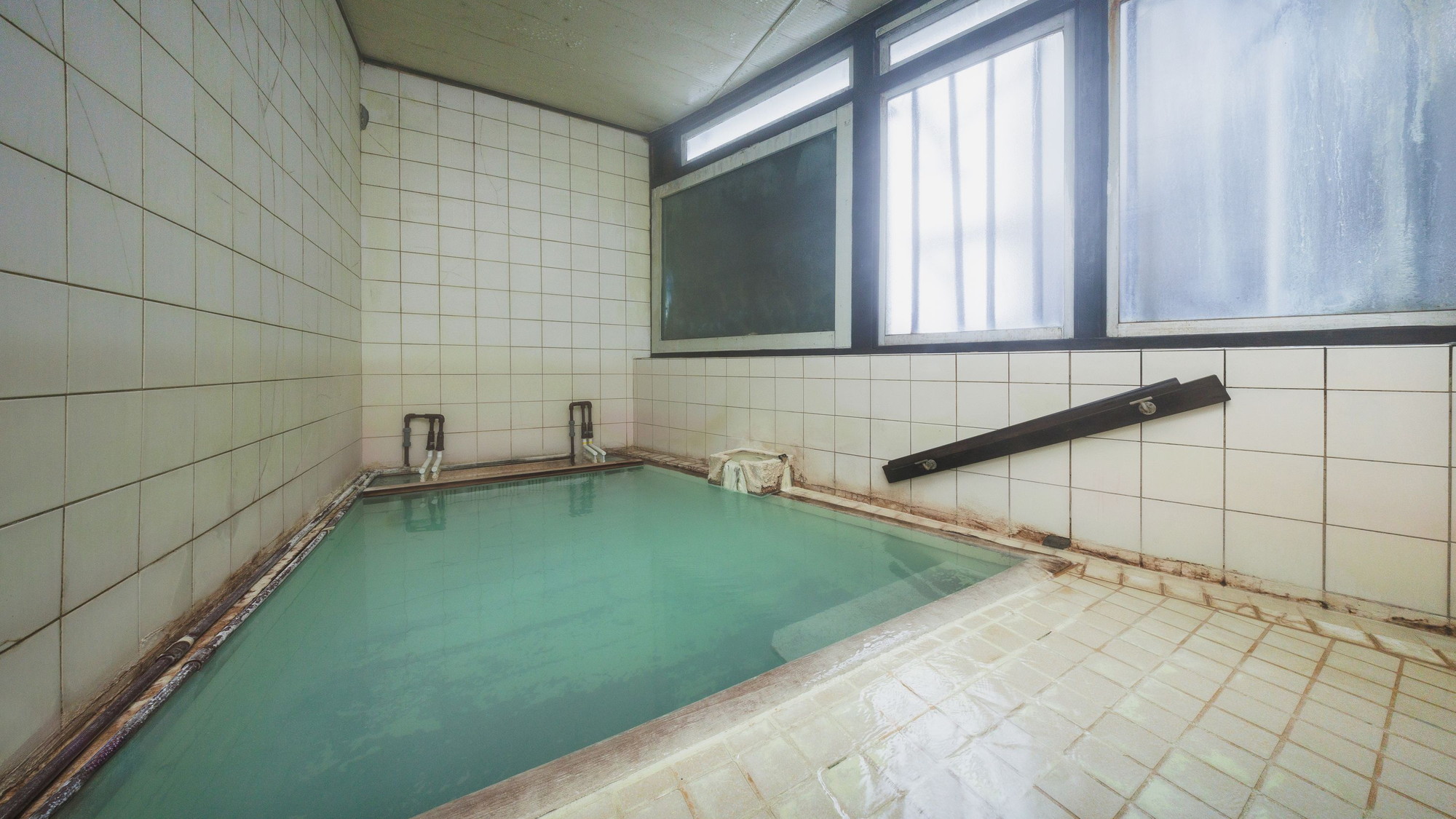 【名湯 蔵王温泉】特に皮膚病に効き、美肌効果もあり『美人の湯』『姫の湯』としても親しまれております。