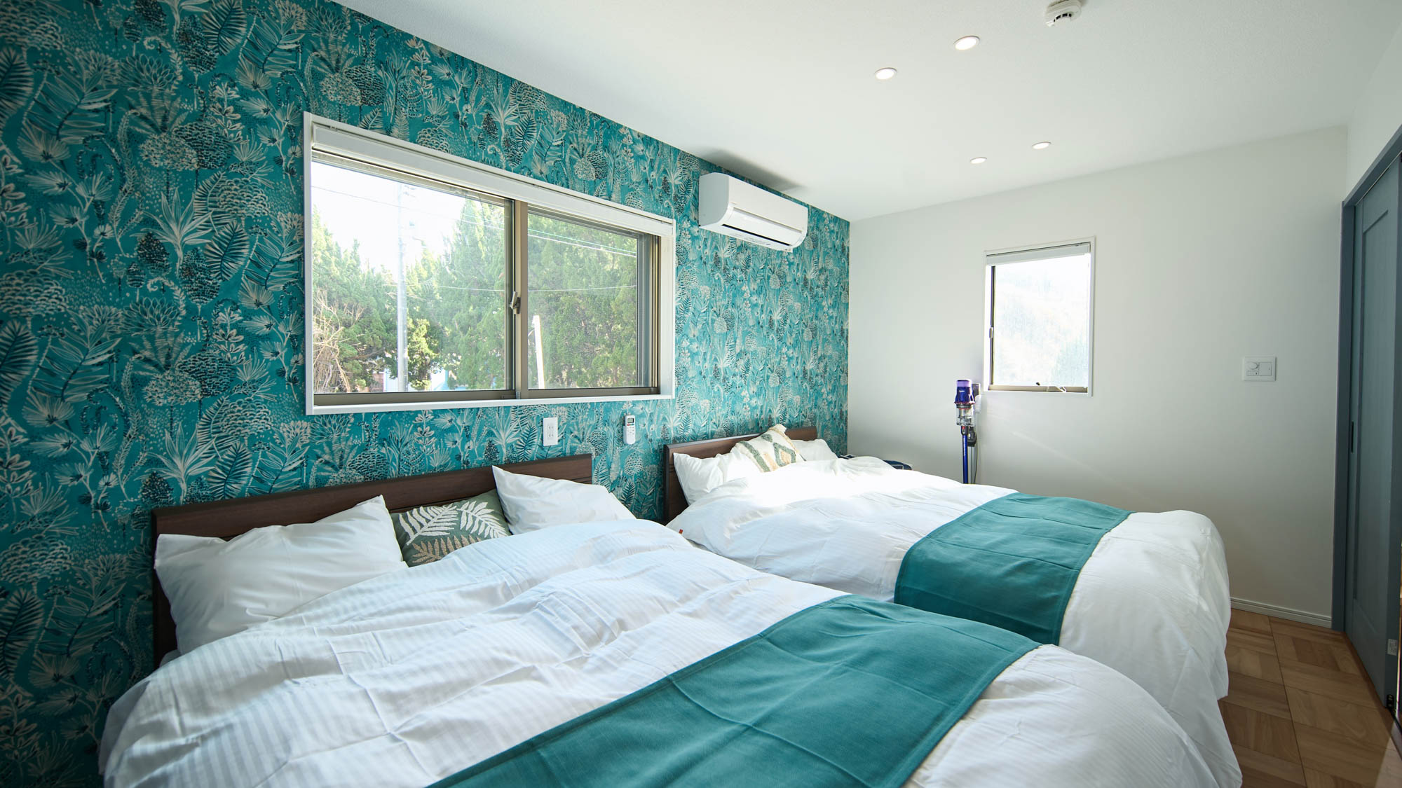 寝室：ダブルベッド2台