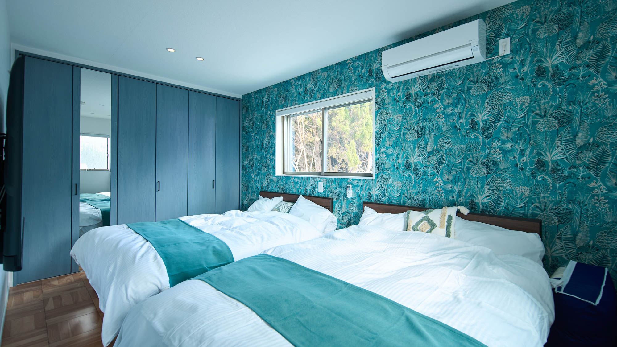 寝室：ダブルベッド2台