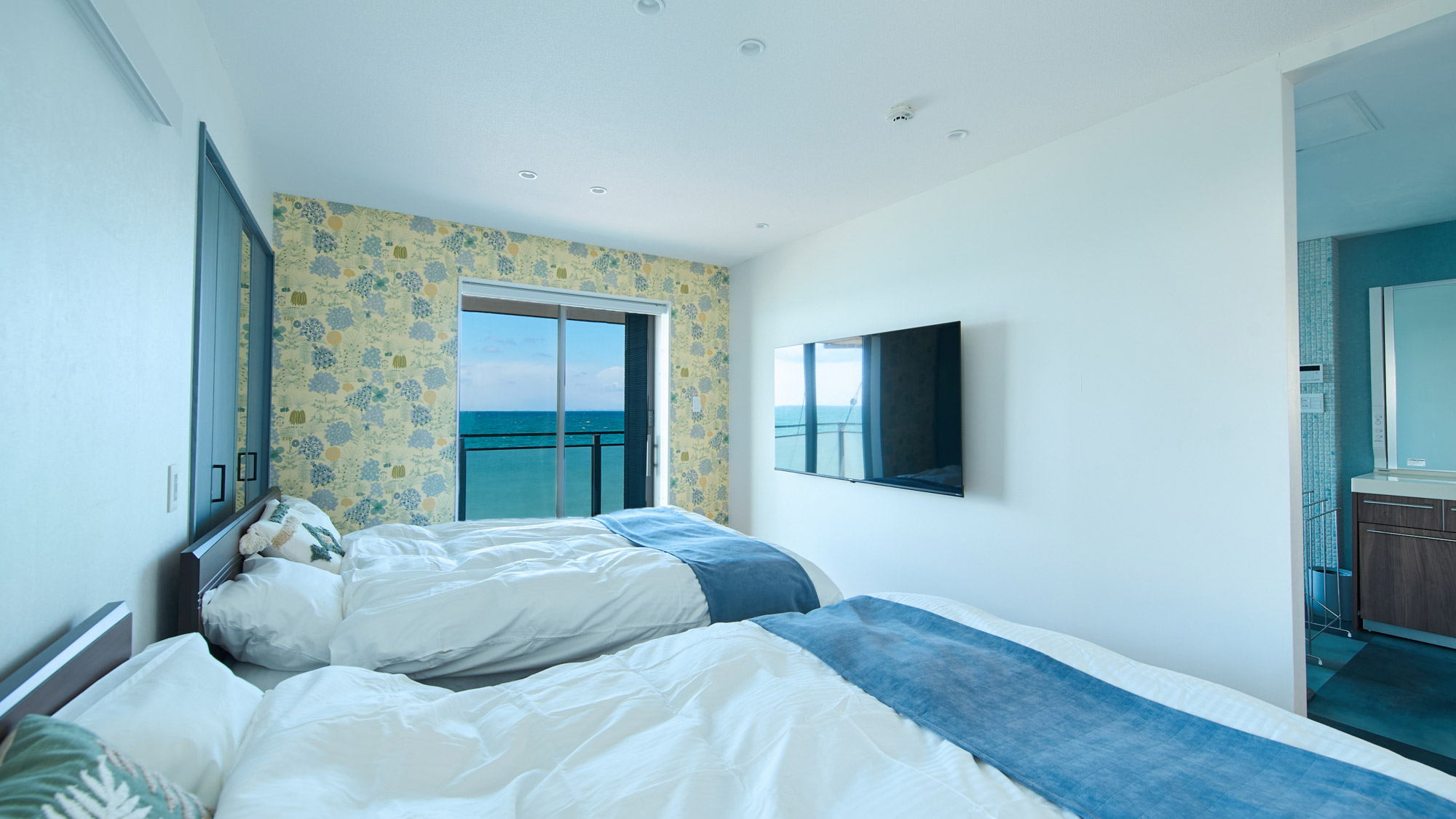 寝室：ダブルベッド2台