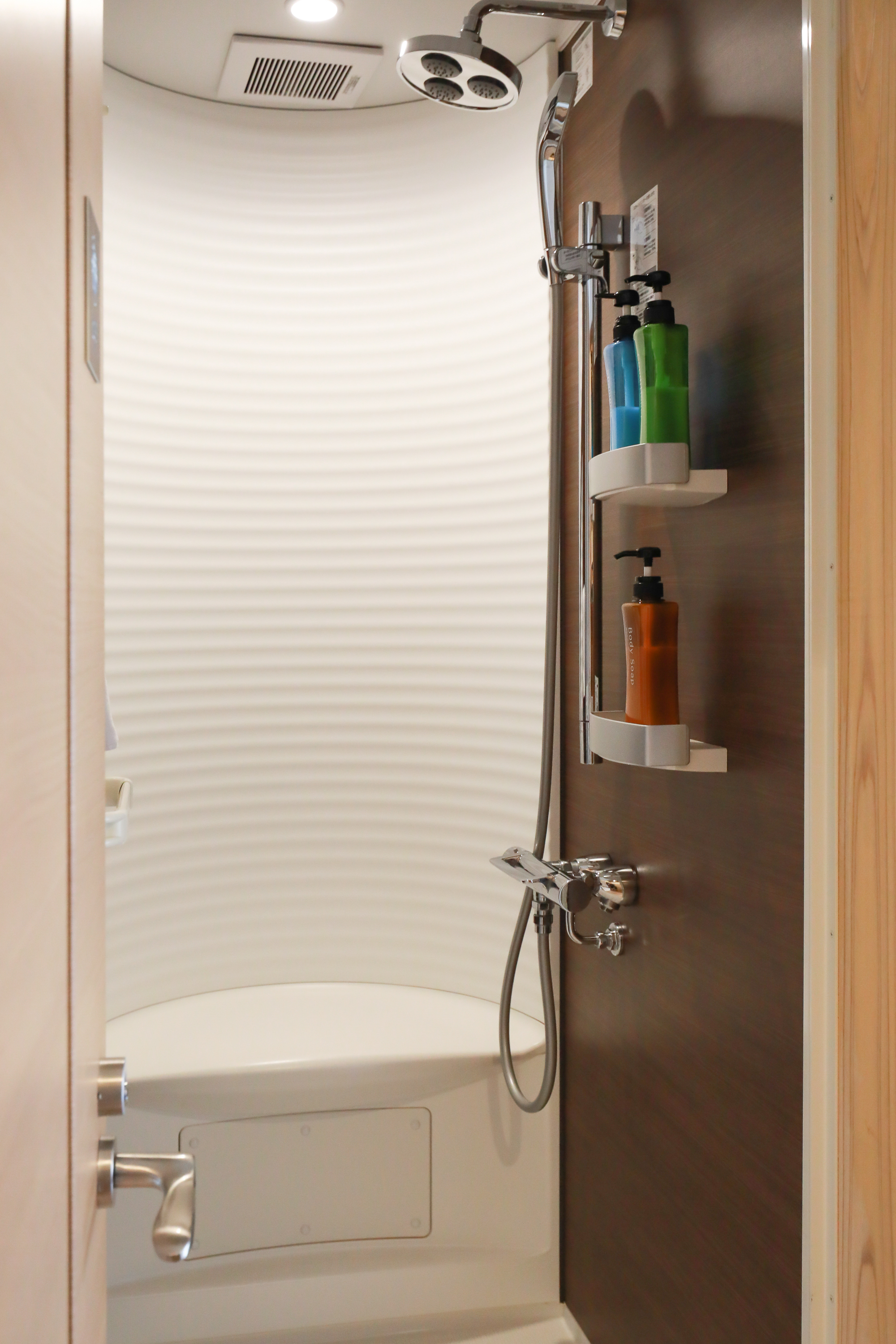 蔵INN・蔵INN家紋のシャワー室（バスタブはありません）