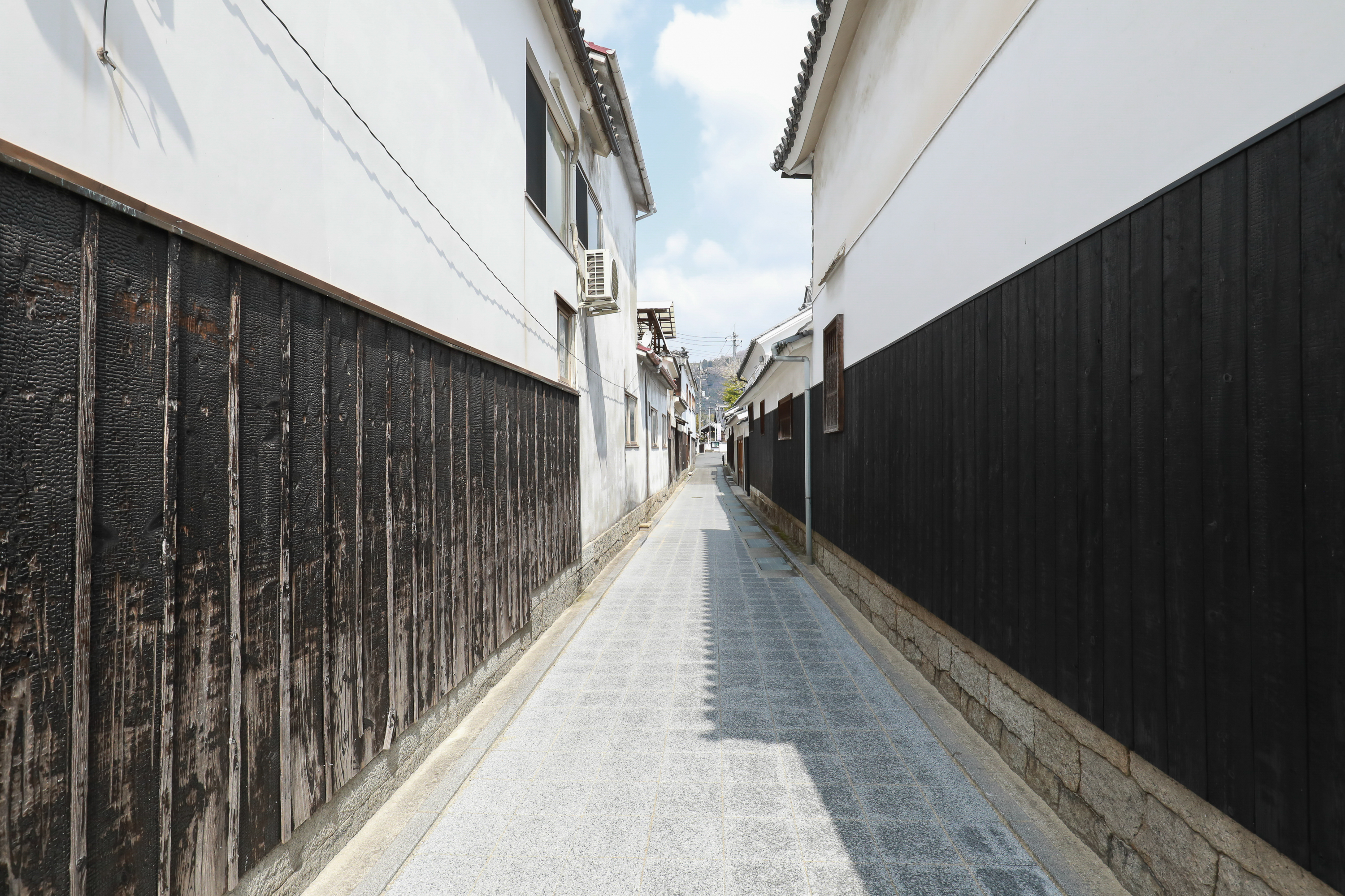 蔵INNのある路地