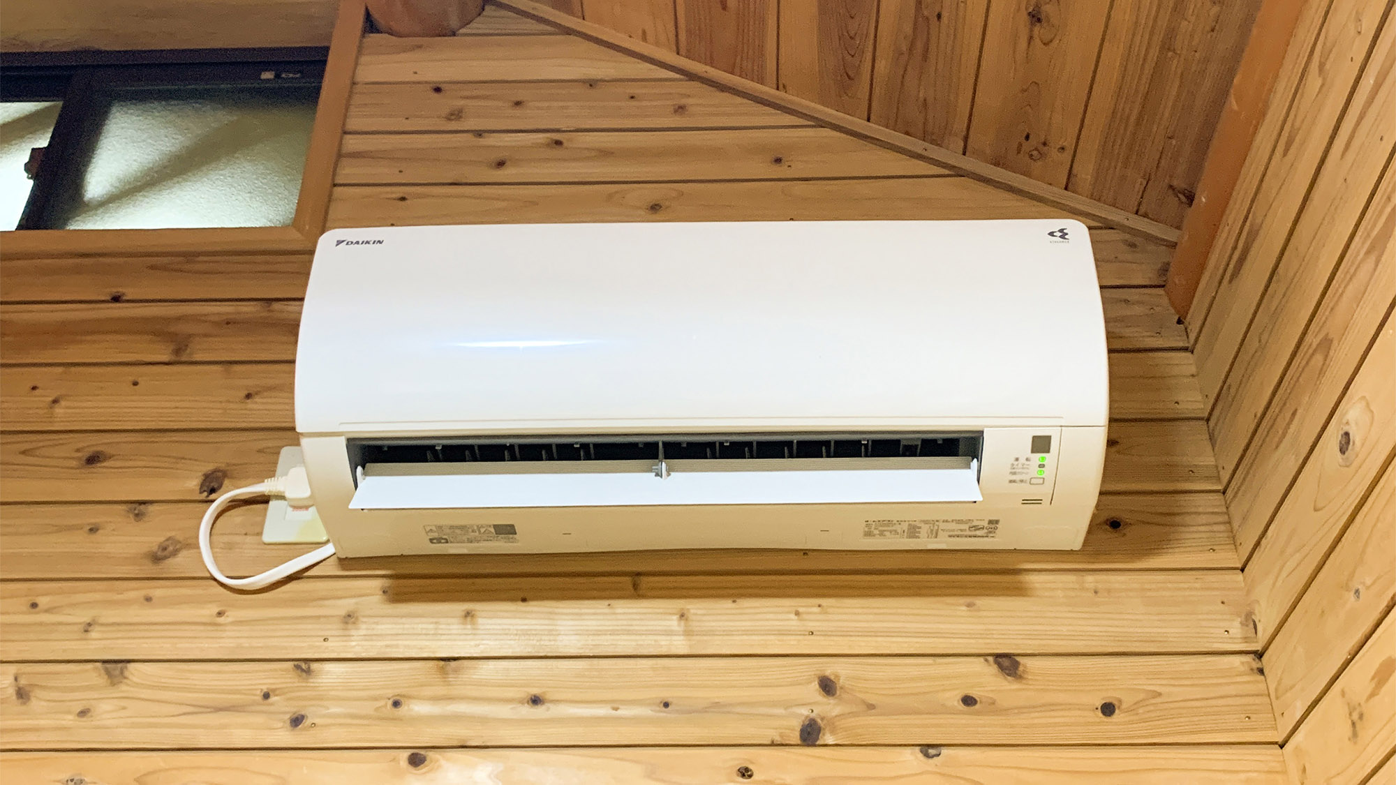 ・【コテージ2・エアコン】コテージでも快適に過ごせるエアコンを完備