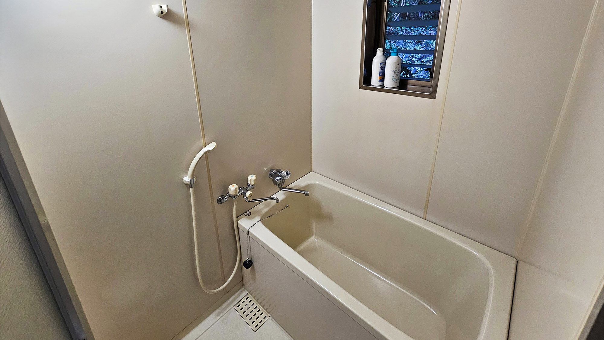 ・【コテージ1・バス】コテージでもゆっくりできるバスルーム