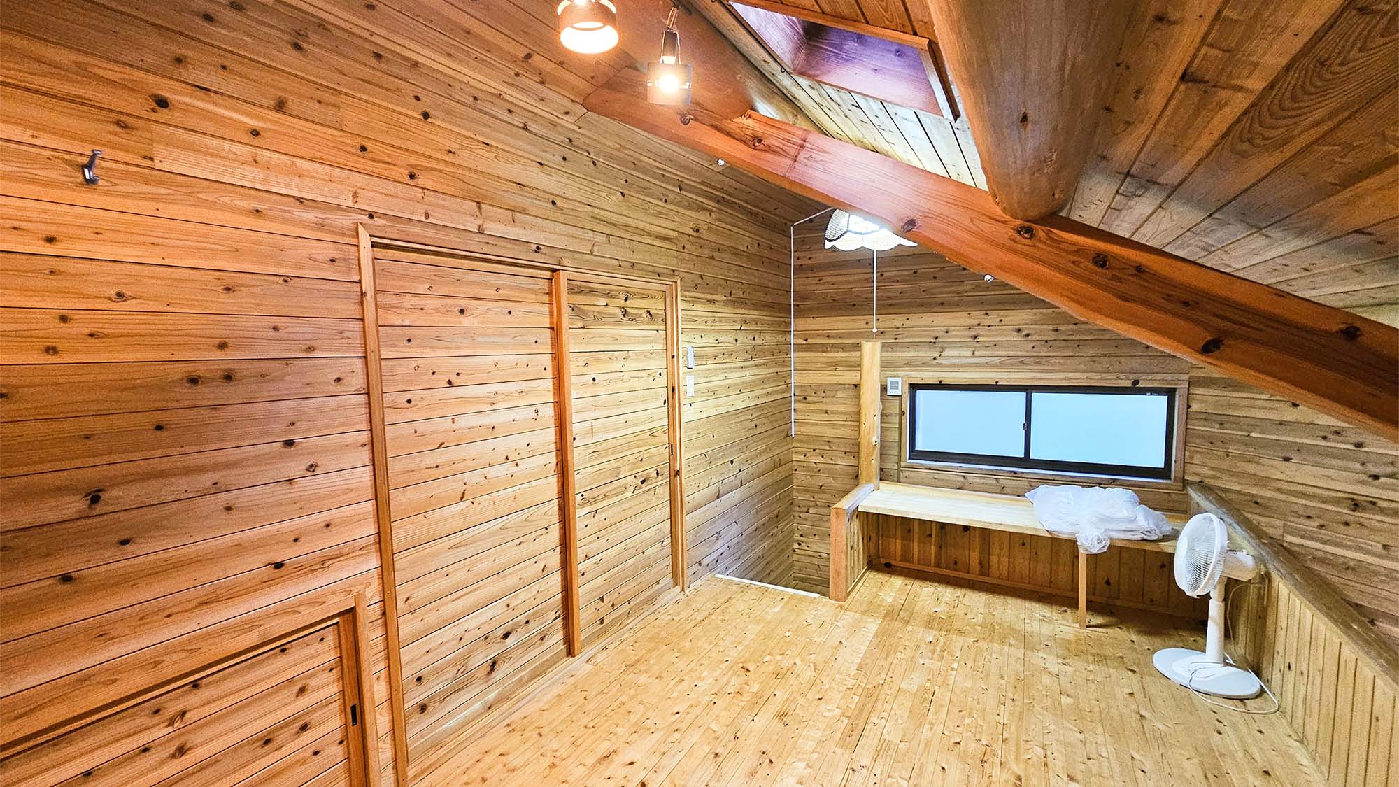 ・【コテージ1・2階】まるで屋根裏部屋のような空間も