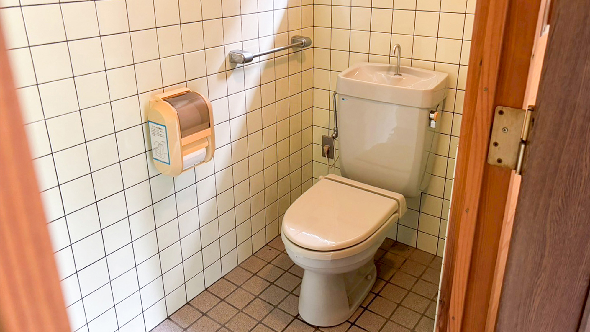 ・【コテージ3・お手洗い】バス・トイレ別でお友達とのご宿泊でも安心