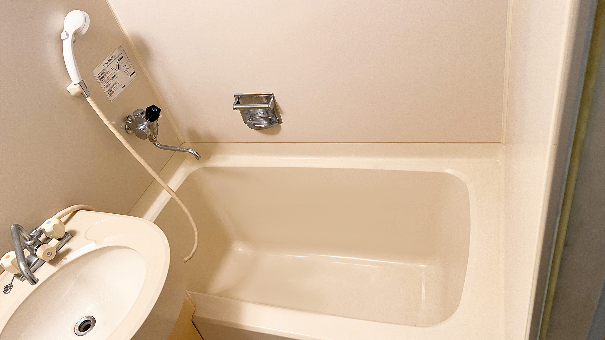 ・【コテージ2・ユニットバス】疲れや汚れをサッと落とせるバスルーム