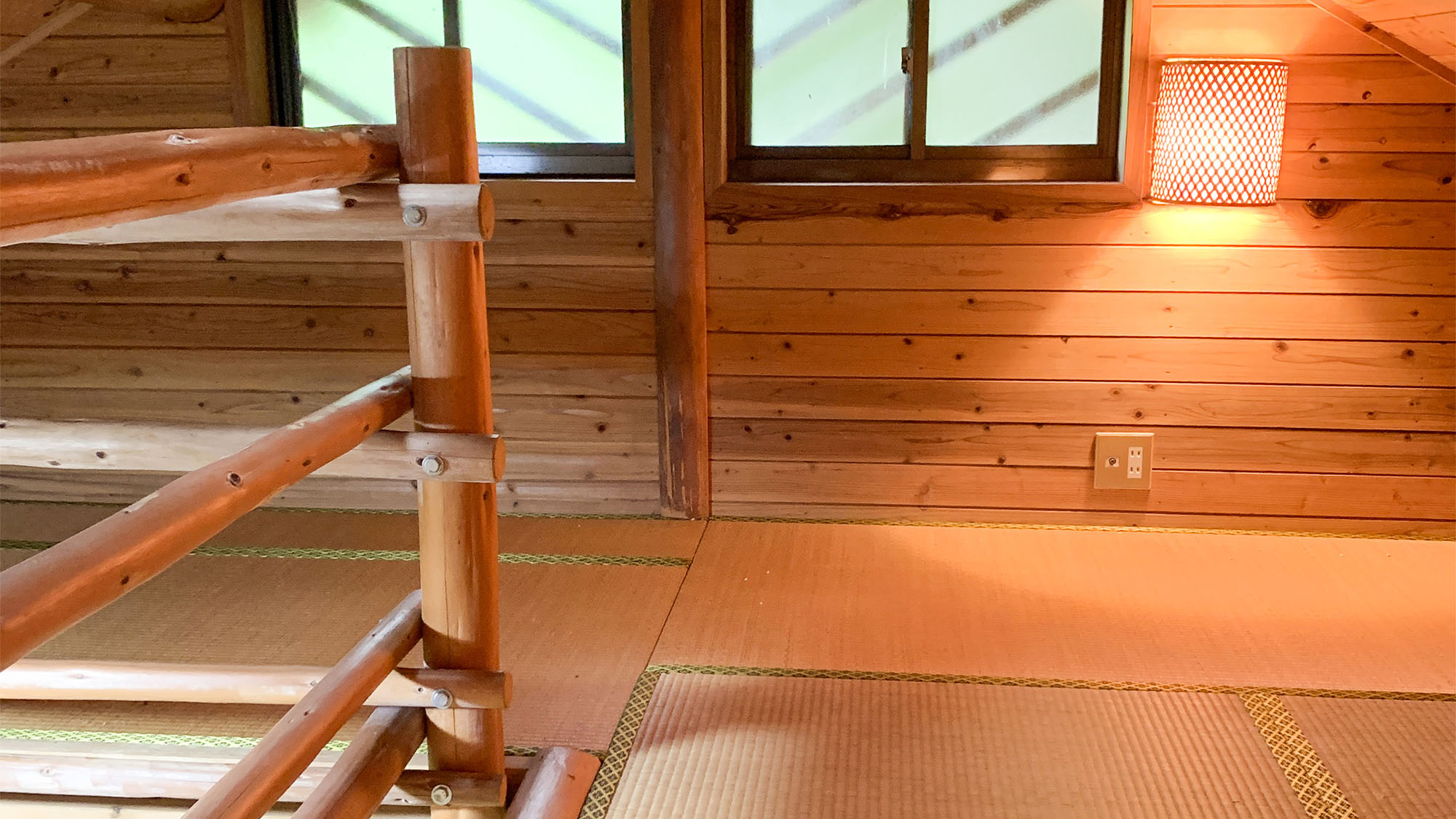 ・【コテージ2・2階】ロフトスタイルの2階　秘密基地のような感覚でお子様も楽しめます