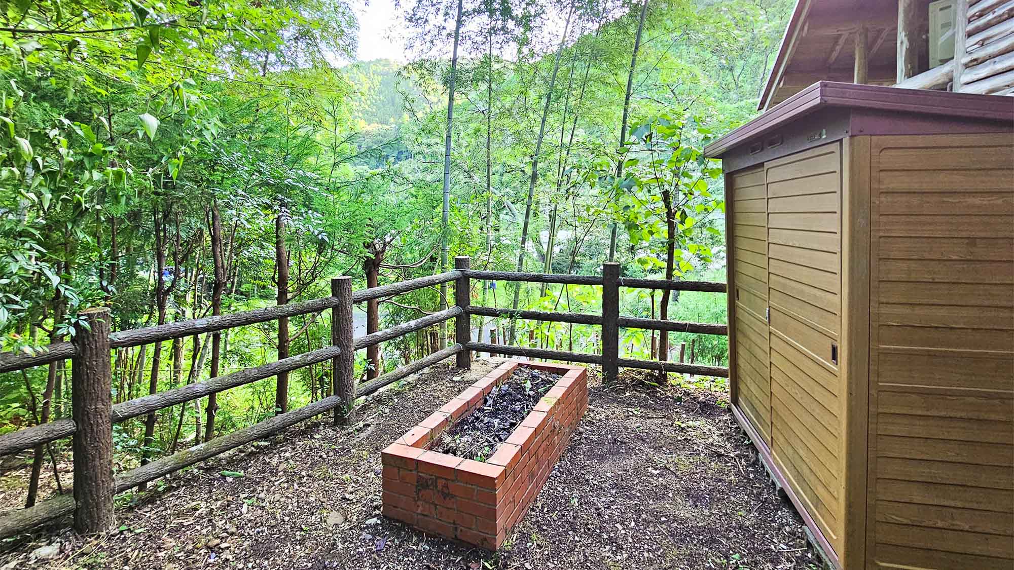 ・【コテージ1・お庭】四季の移ろいを感じられる宿泊者様専用のお庭