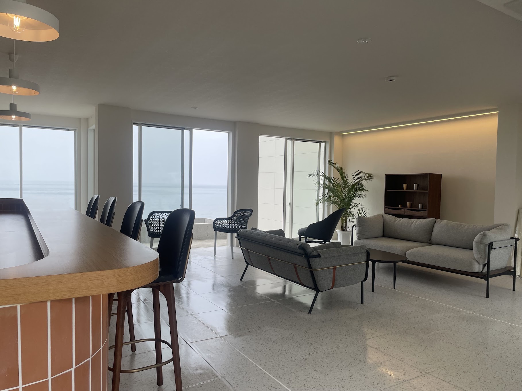 ロビー　2025年6月開業