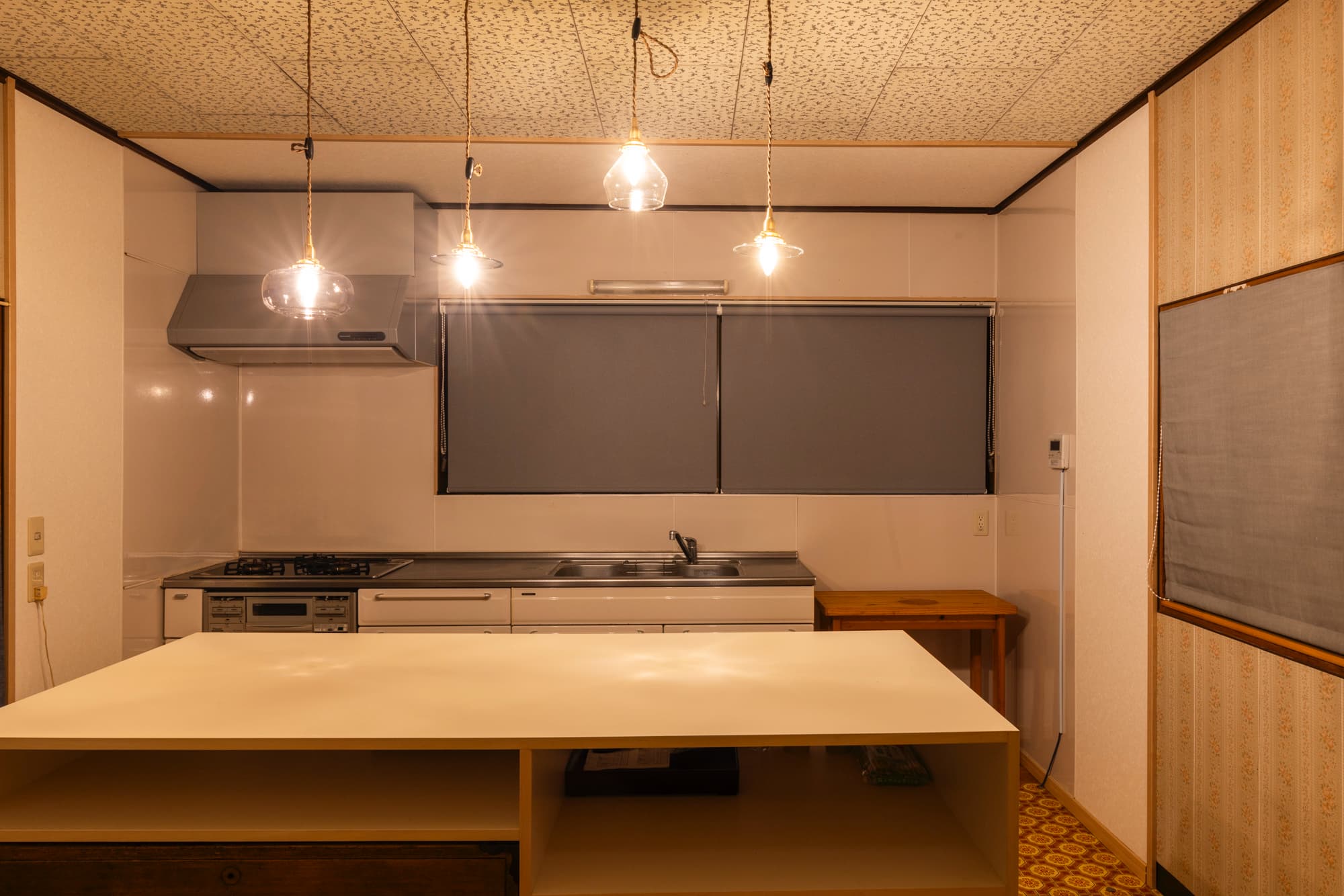 キセツ【キッチン　秋】大きな作業台で、&rdquo;食欲の秋&rdquo;を体現したようにたくさんの料理をお楽しみください