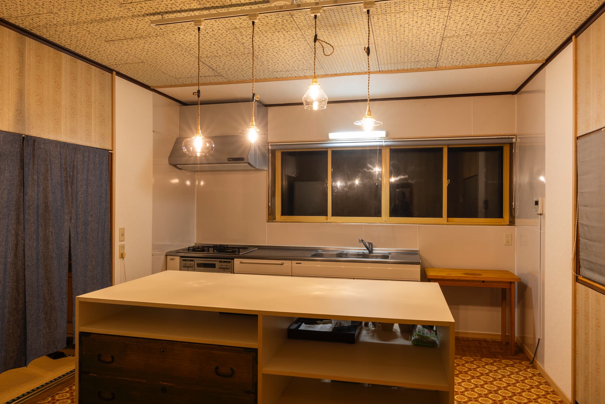 キセツ【キッチン　秋】大きな作業台で、&rdquo;食欲の秋&rdquo;を体現したようにたくさんの料理をお楽しみください