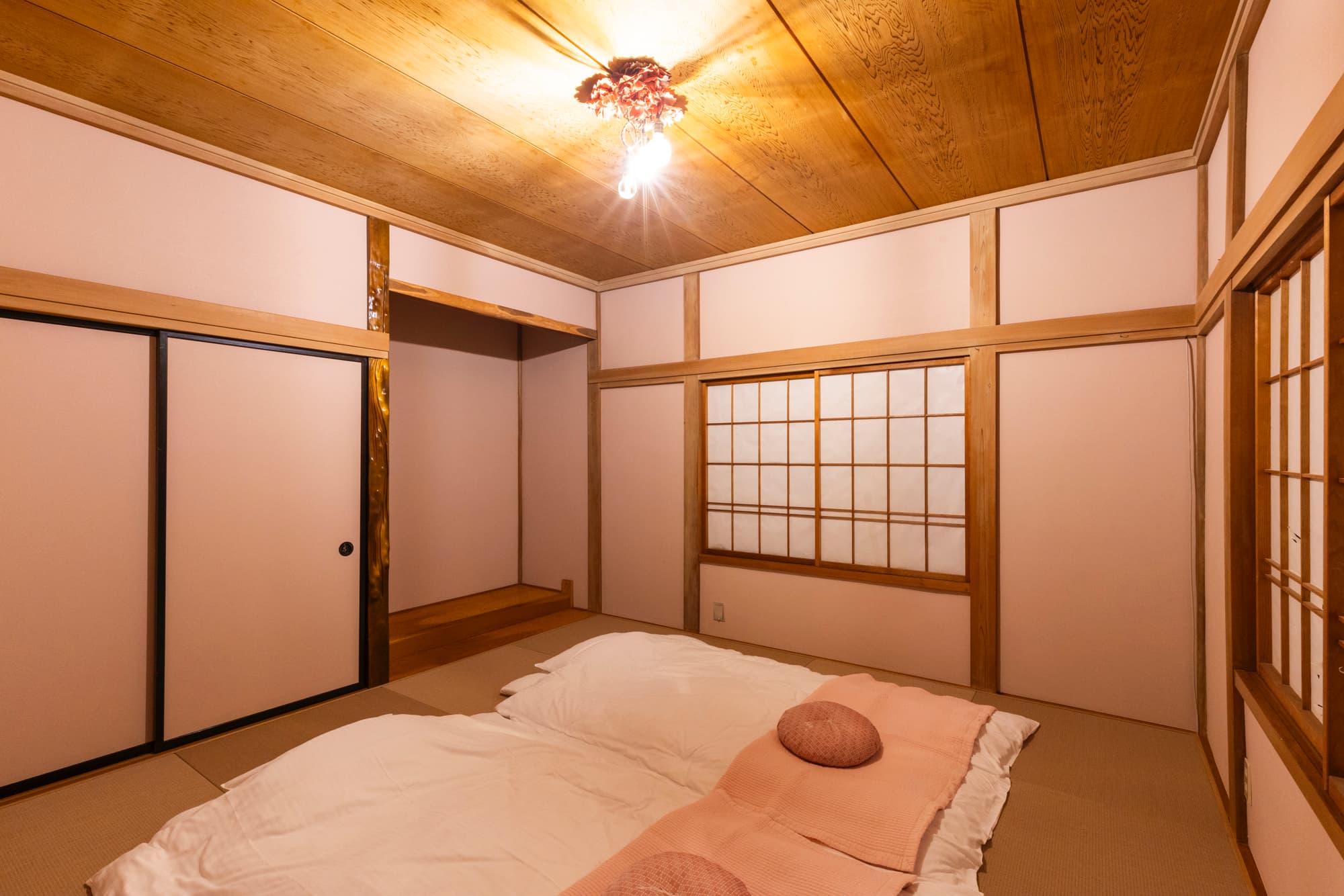 キセツ【ベッドルーム　春】優しい春色に囲まれたベッドルームです。