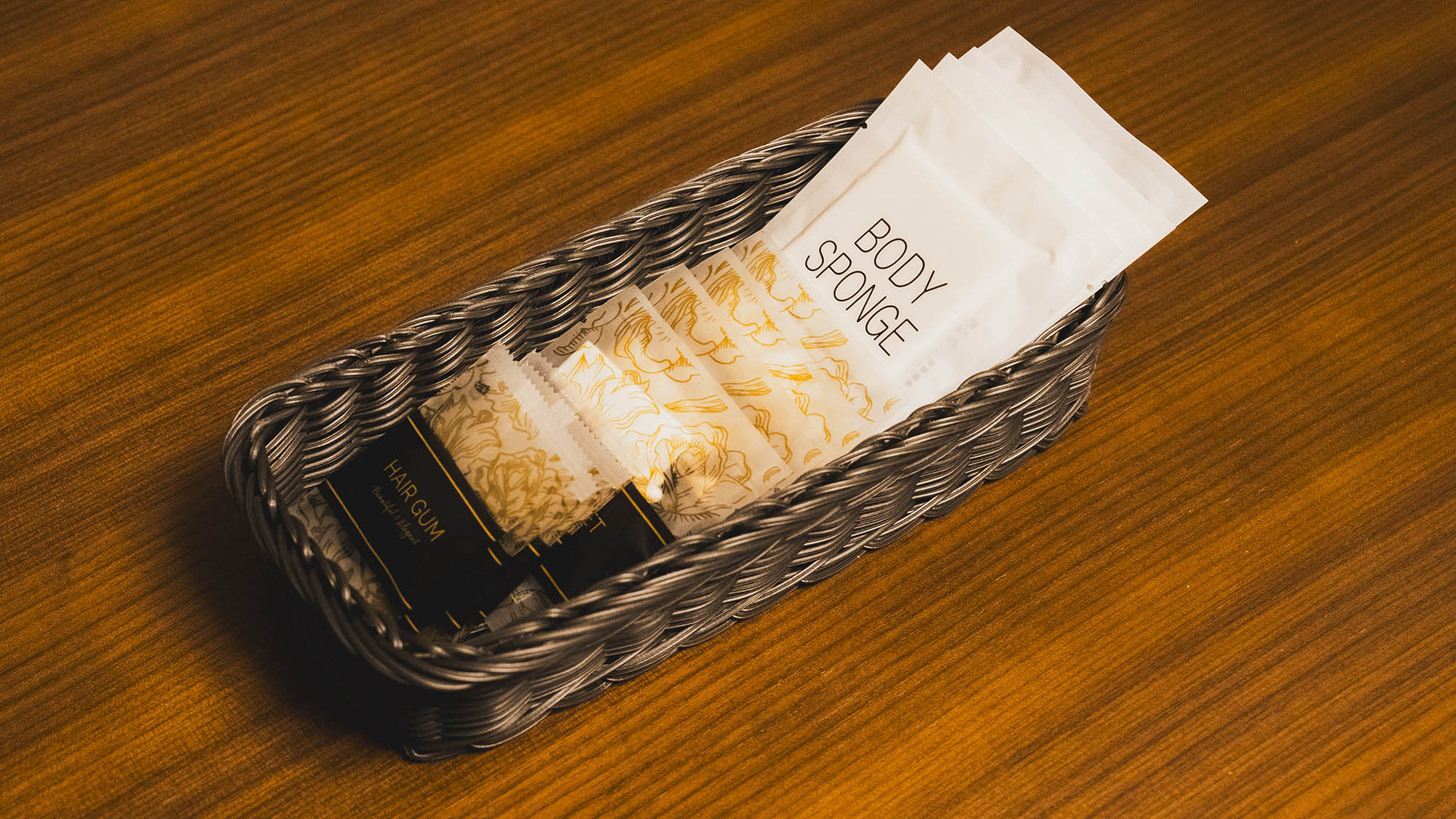 ・【アメニティ】ヘアゴムやコットン、ボディスポンジもご用意。