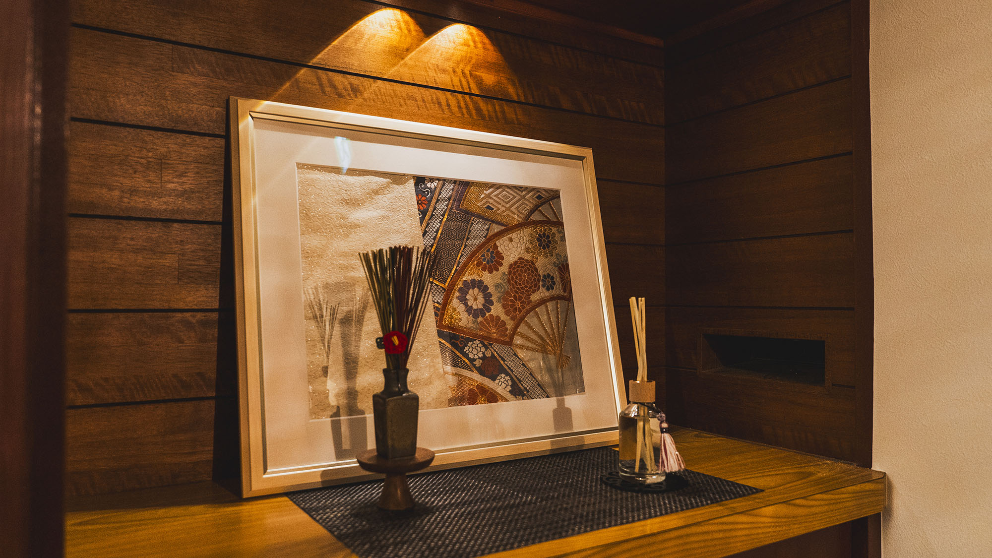 ・【室内】グループ旅や女子旅にもぴったり。ほっと心安らぐ落ち着きのある空間で思い出話もはずみます