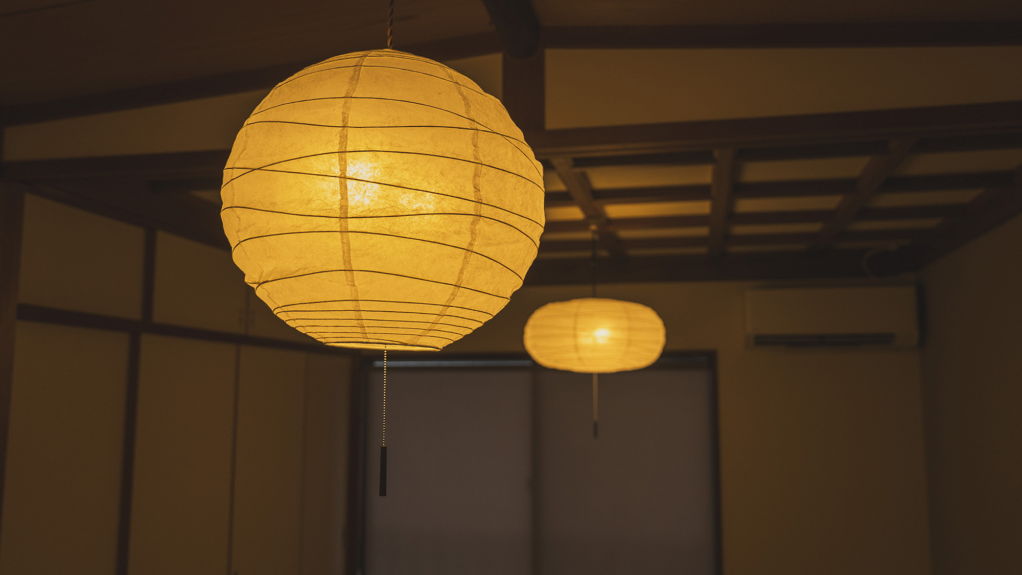 ・【室内】和紙の灯りが織りなす和室で明かす夜。今日の思い出や明日の計画が盛り上がります