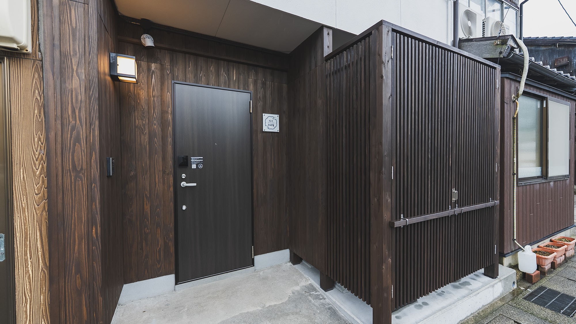 ・【外観】観光拠点にも最適な松江駅徒歩圏の貸切宿です。松江の魅力を満喫しませんか？