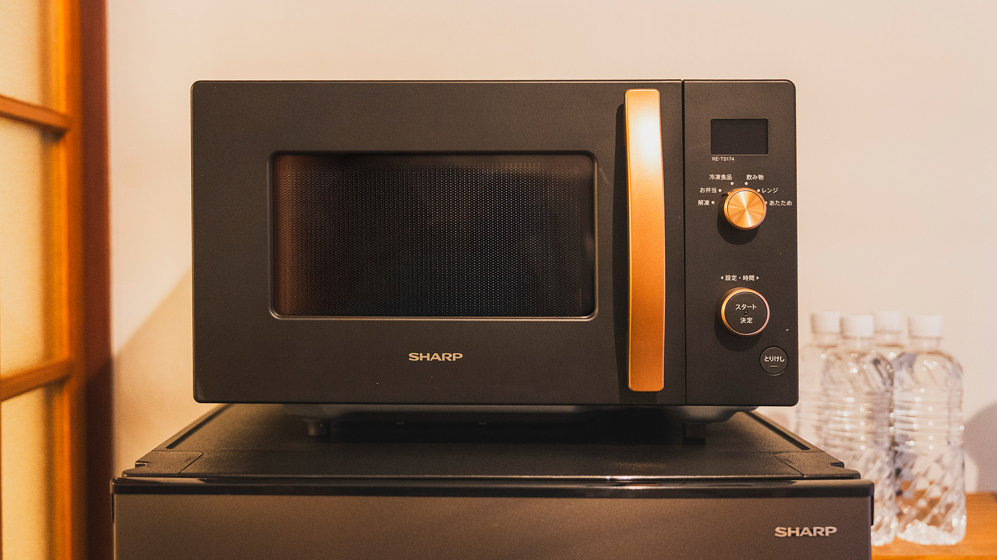 ・【設備】お部屋には電子レンジを完備。温かいお食事や飲み物をいつでも楽しめます