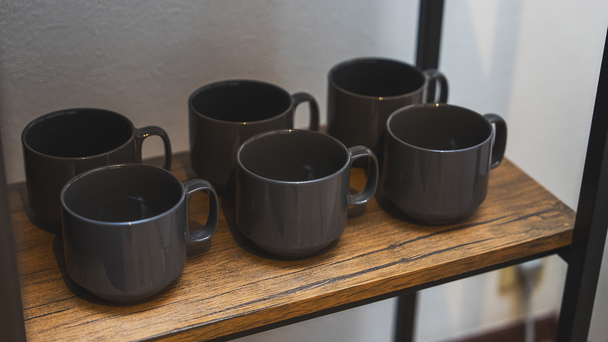 ・【食器類】コーヒーカップをご用意。お茶やコーヒーもございますのでご自由にお使いください