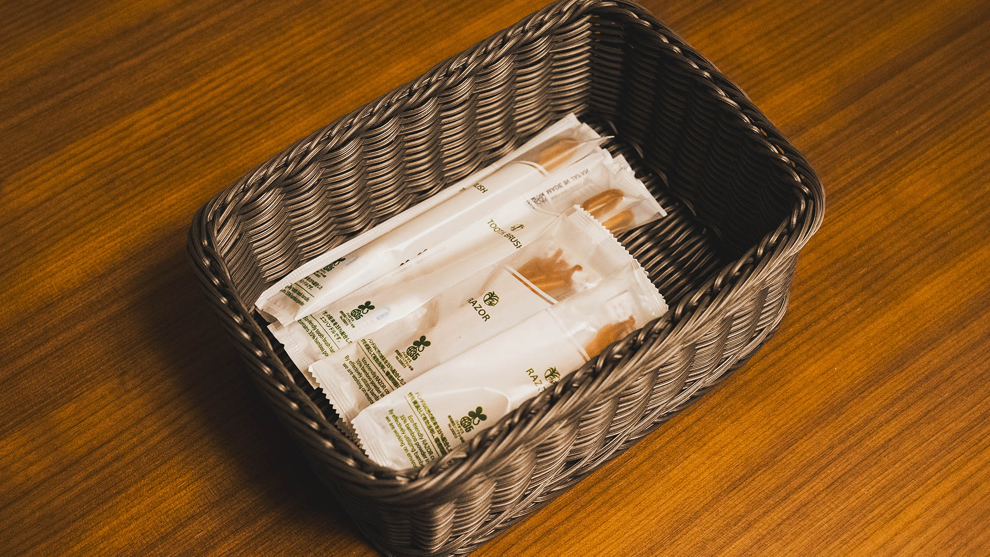 ・【アメニティ】歯ブラシとカミソリもご用意しております。