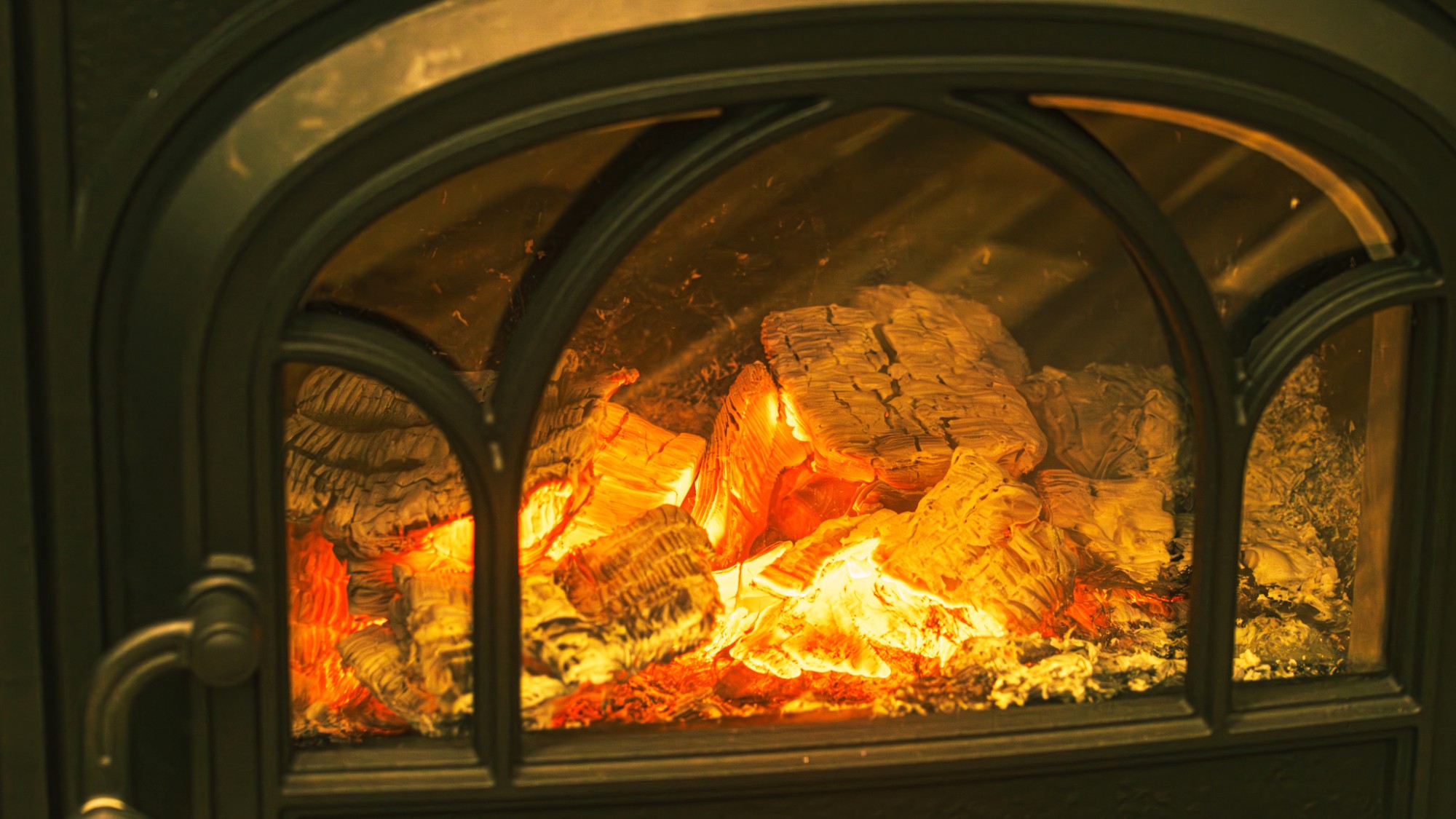 ・【クリスマス】薪ストーブで暖まりながらコーヒーやお酒を飲んだり、のんびりお過ごしいただけます。